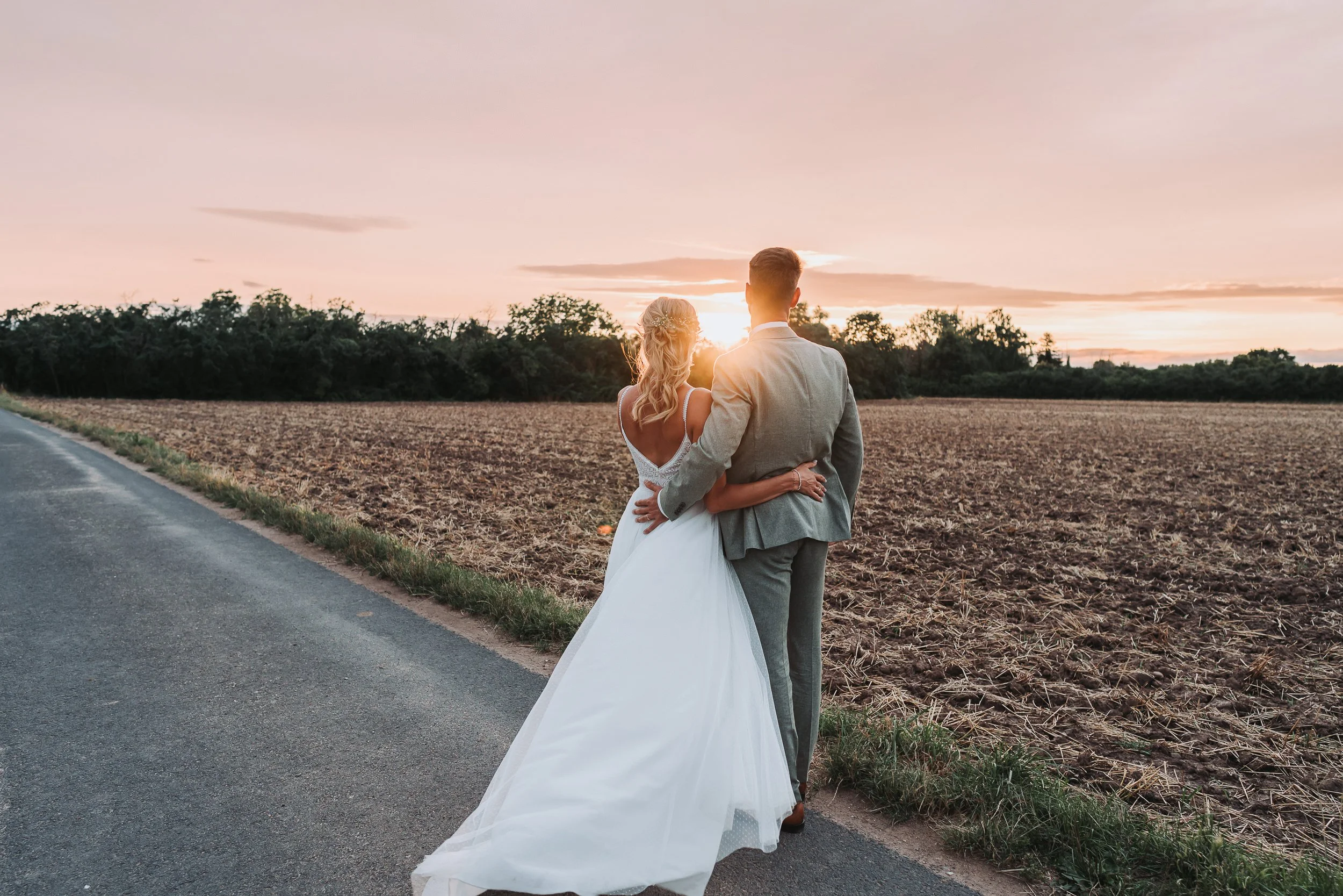 hochzeitsfoto-rhein-main-brautpaar-outdoor-sonnenuntergang