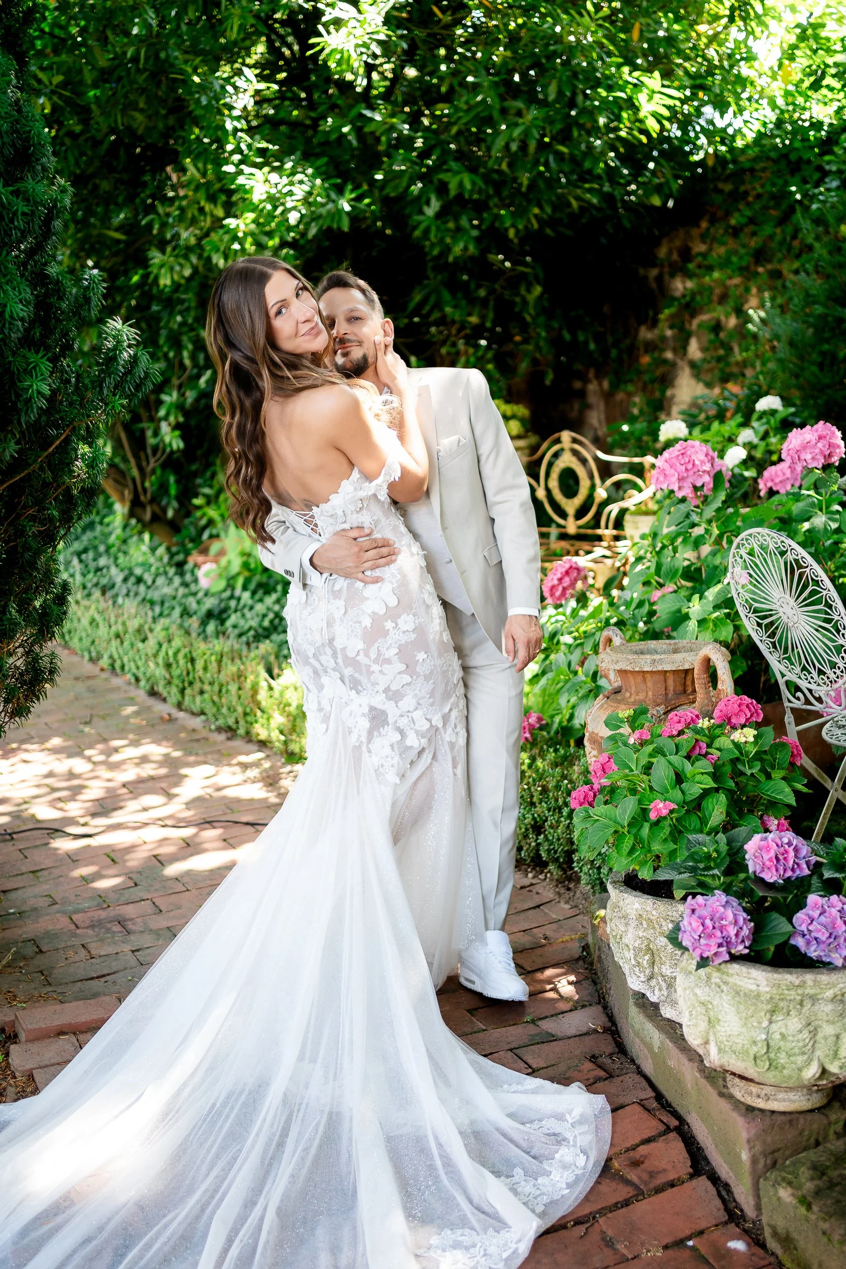 hochzeitsfoto-rhein-main-brautpaar-outdoor-Rücken