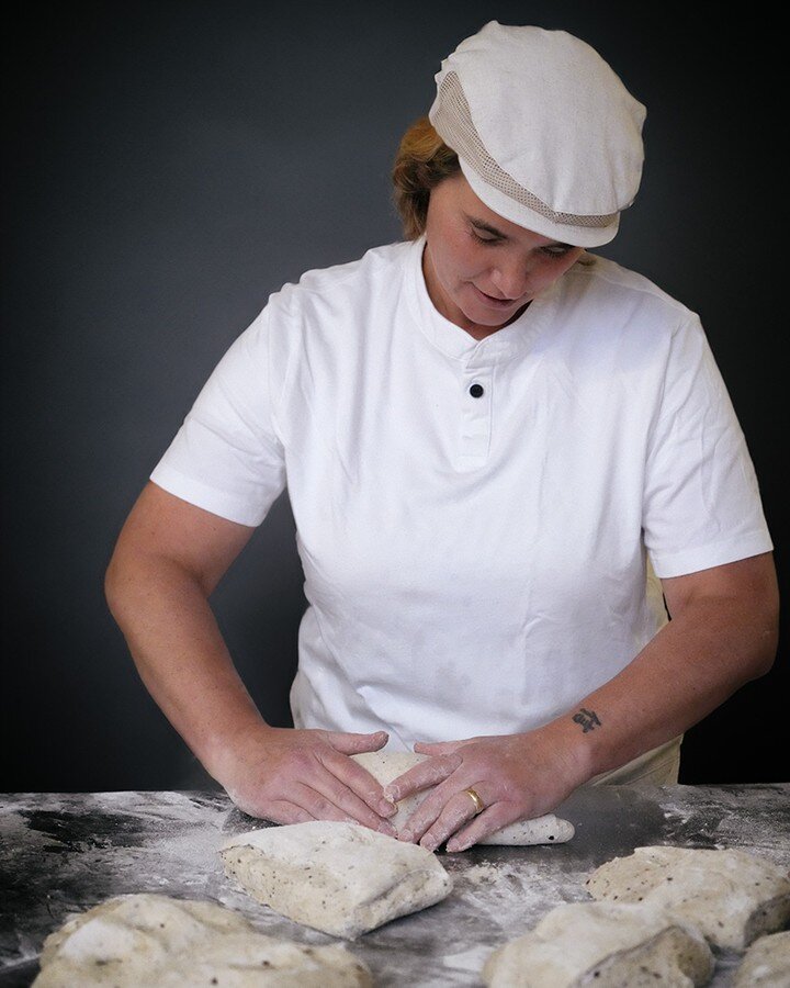NETHERLANDS &bull; Photographing bakers who work with concentration - and often with visible pleasure - on a beautiful and healthy product, is also a pleasure for the photographer. Thank you, Lotte!

@lottepater @renee.pater @bbrood_
@johan.pater #bb