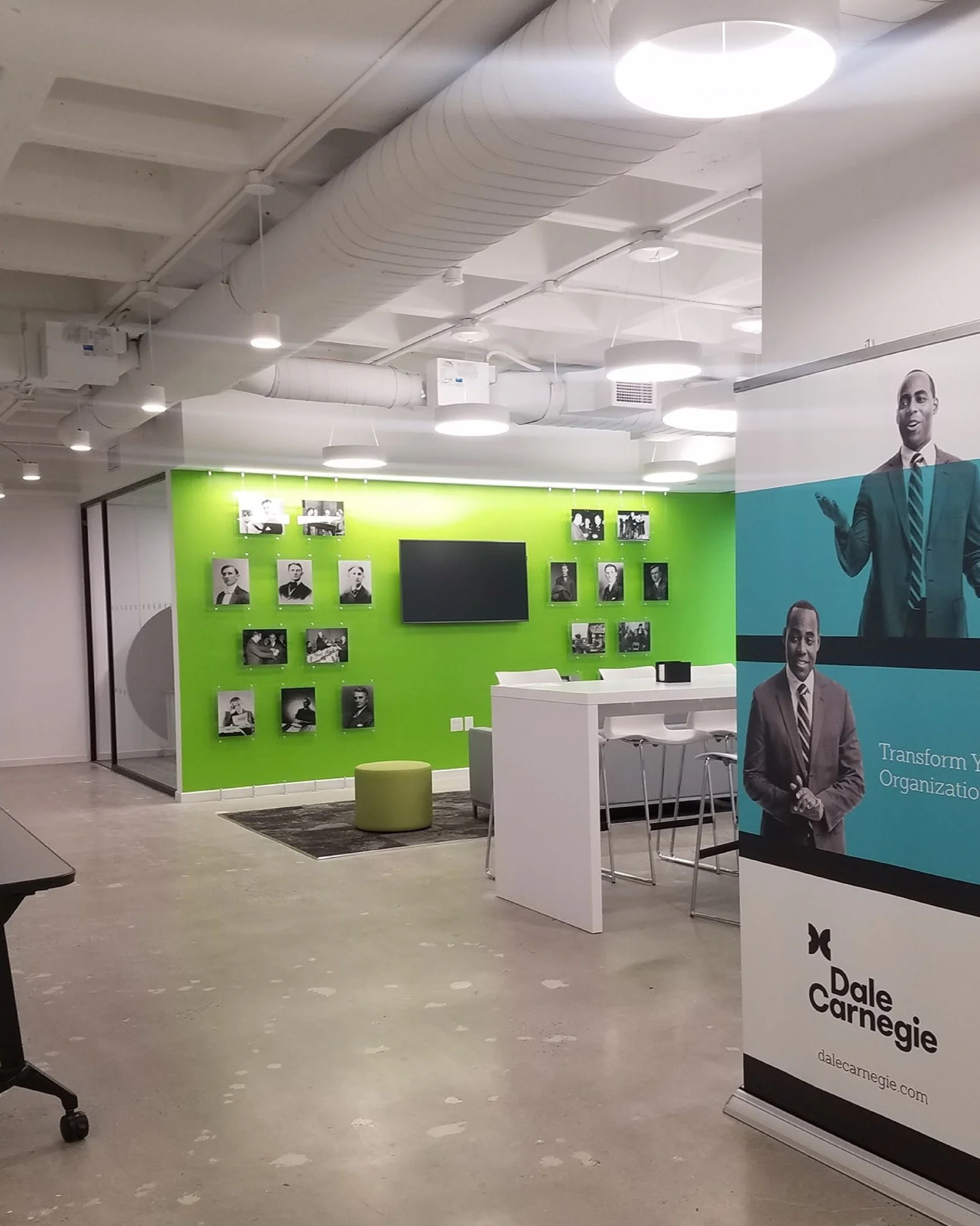 𝐘𝐨𝐮𝐫 𝐨𝐟𝐟𝐢𝐜𝐞 𝐨𝐫 𝐬𝐡𝐨𝐩 𝐟𝐞𝐞𝐥𝐬 &ldquo;𝐟𝐢𝐧𝐞&rdquo;&hellip; 𝐛𝐮𝐭 𝐧𝐨𝐭 𝐦𝐞𝐦𝐨𝐫𝐚𝐛𝐥𝐞?

A strong brand isn&rsquo;t just the logo and colors,  it&rsquo;s the full experience. When clients walk in, they should instantly think: 