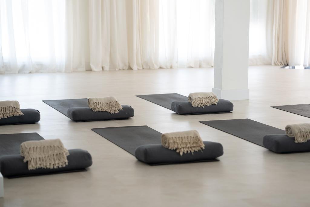 hanu yoga miami - no place like om - katy bea yoga studio reviews1.jpeg