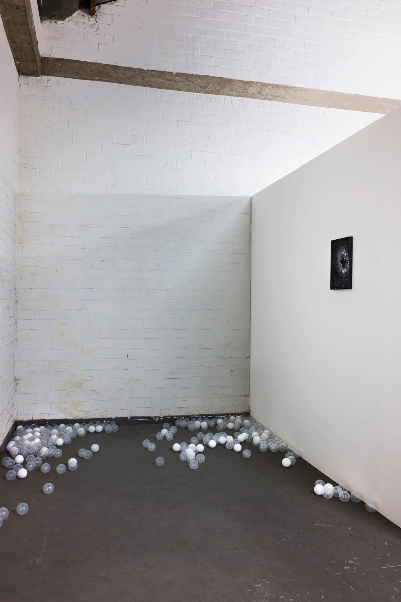 Tine Guns - Juggle Struggle_007_©CedricVerhelst.jpg