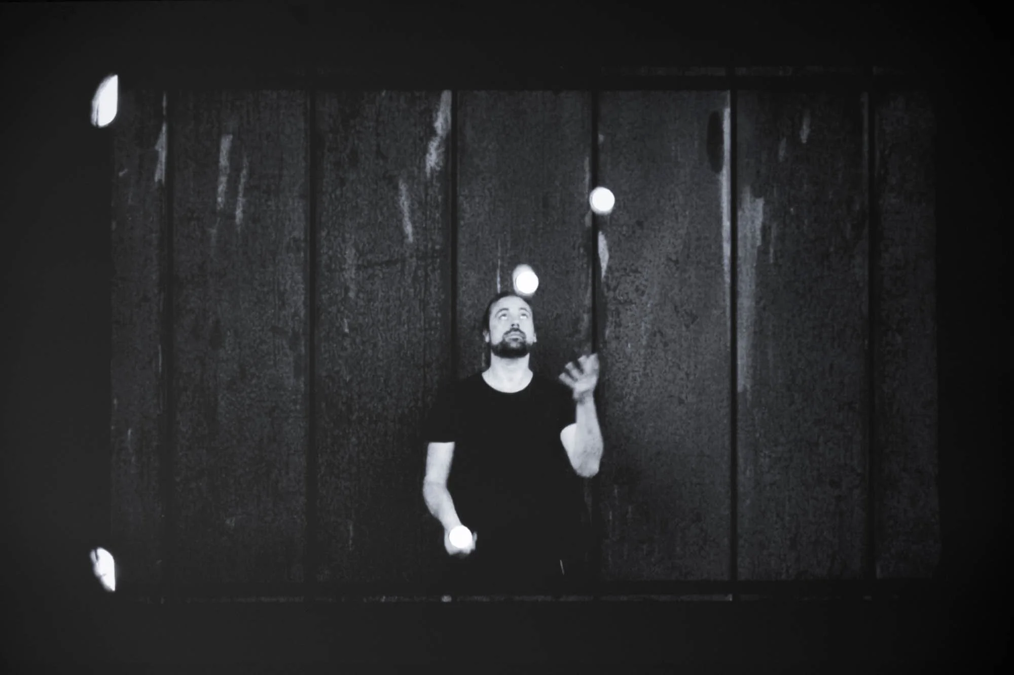 Tine Guns - Juggle Struggle_040_©CedricVerhelst.jpg