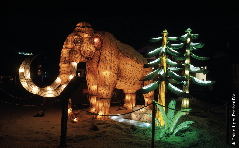Animaux de Lumière 2025 Odyssée Sauvage Terres de Nataé avec China Light - mammouth article Sortir Ici octobre 2025.png