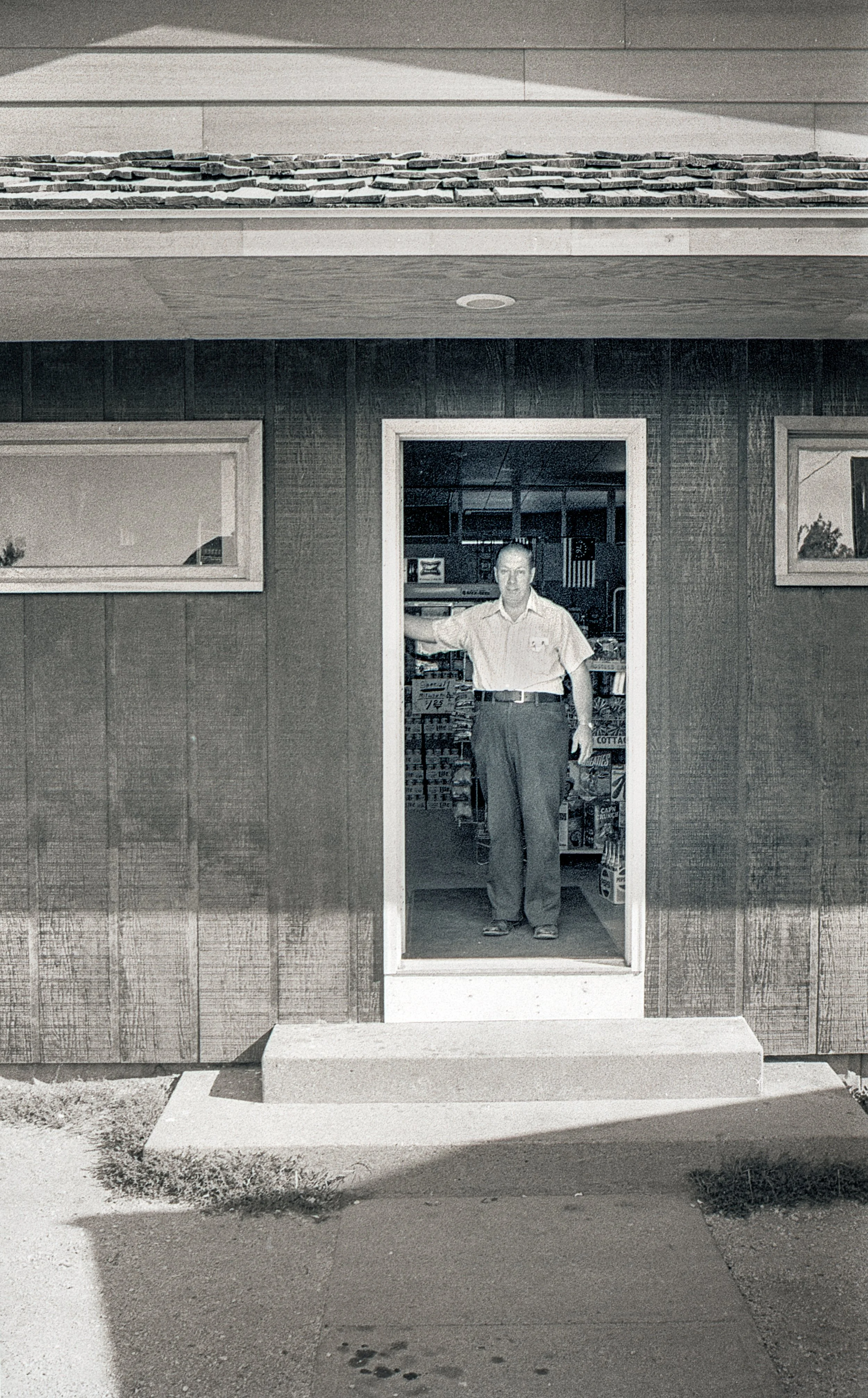 1976 BW - 1975 - 131 3.jpg