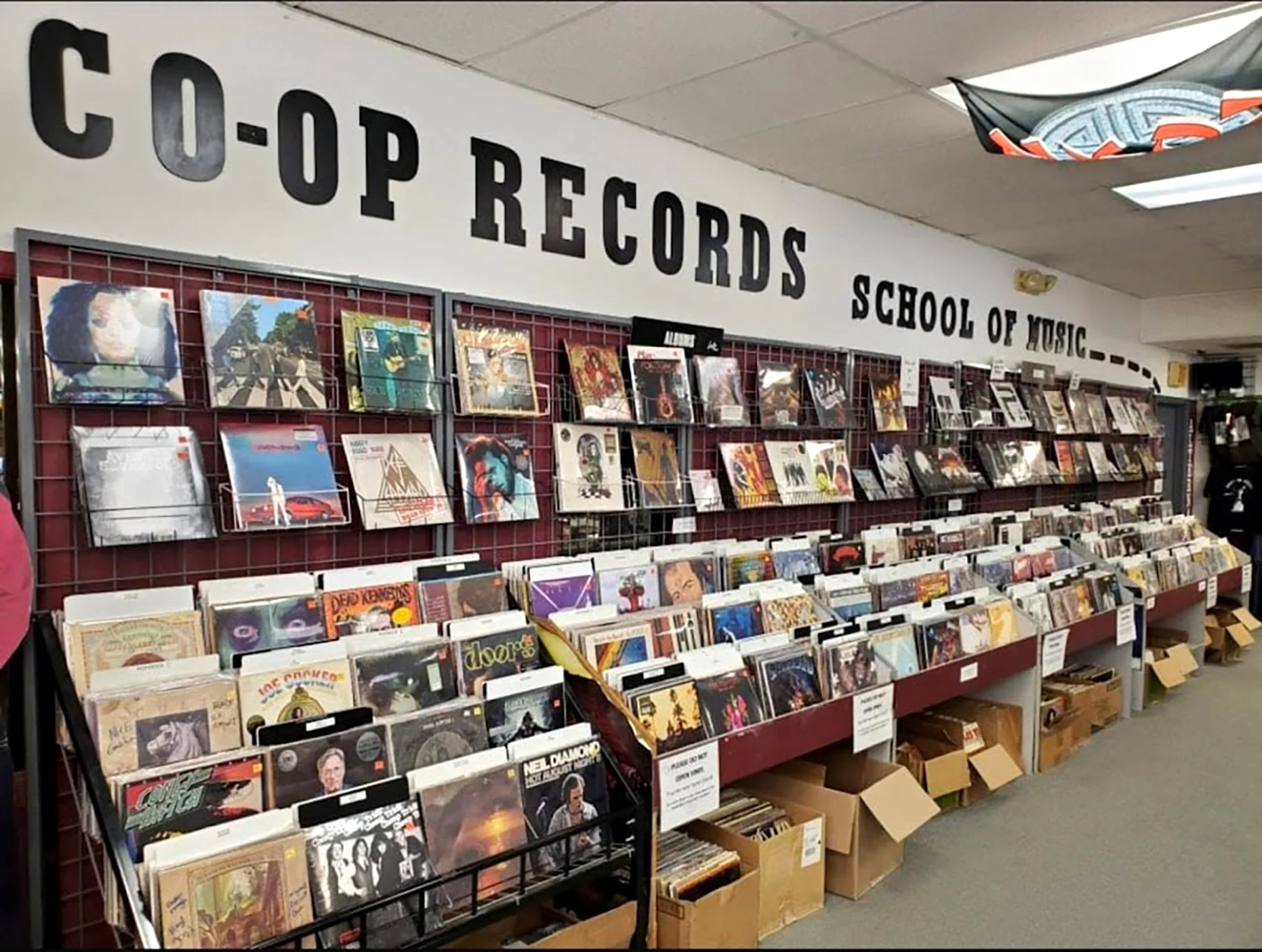 co-op-records-of-moline-AF1QipMmW0jTpO4XUc534EWFVd1nh0Lr_CugxQRHCdwz.jpg