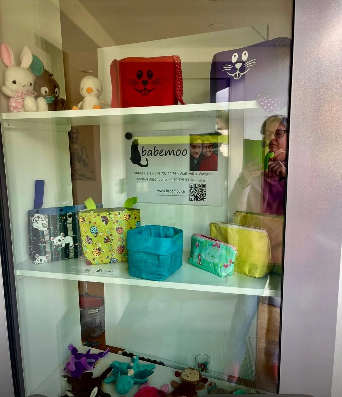 UNSER momentaner SCHAU👀FENSTERGAST: www.babemoo.ch💛

MONIKA D&uuml;bendorfer und SABRINA Hess stellen bis Ende APRIL ihre mit Liebe und von HAND gemachten Artikel in unserem Schaufenster in Kerns aus🍀 

Mutter und Tochter lieben es kreativ zu sein