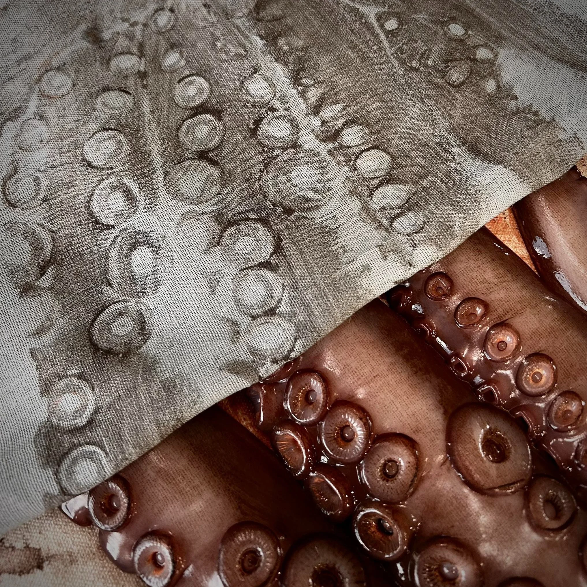 Something about an octopus just makes me smile... eight tentacles and ENDLESS attitude! 🐙 

This commission was a fun one to pull off (and now I kinda want to print everything with tentacles)!

Got a creature you want to see come to life? Let&rsquo;