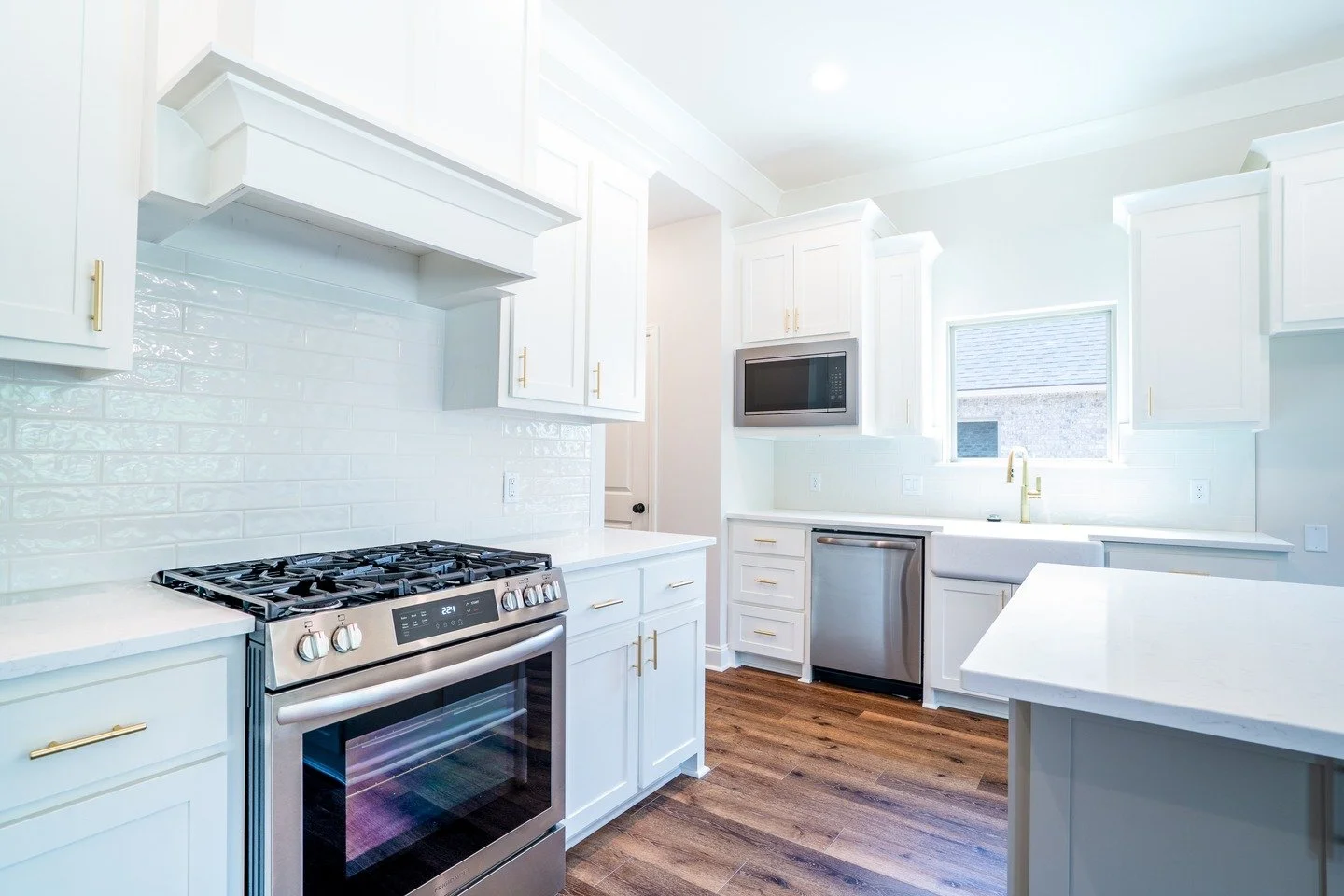 Some of life&rsquo;s best moments happen right here, gathered in the heart of your home! 

From morning coffee at the island to late-night conversations around the table, kitchens are where stories are shared and memories are made.
.
.
.
#willieandwi