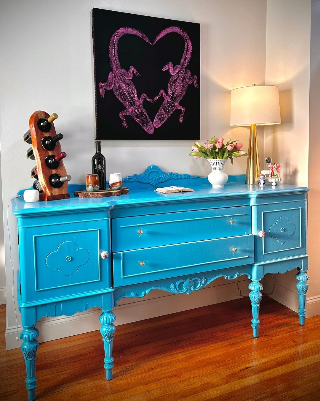 If your Valentine&rsquo;s style is a little more "yacht" than "johnboat," then Thurston &amp; Lovey are your pair! ⚓️🐊

I wanted this heart to feel timeless and a little refined. There&rsquo;s something really sweet about the way