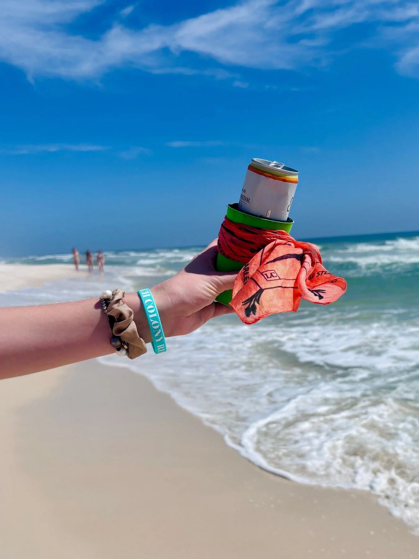 Summer&rsquo;s knocking on the door, and I&rsquo;m already dreaming about salty air, sandy toes, and something cold in my hand...

Give me a beach, a good breeze, and a bandana that&rsquo;s seen a few adventures, and I&rsquo;m a happy girl! ☀️🌊

#an