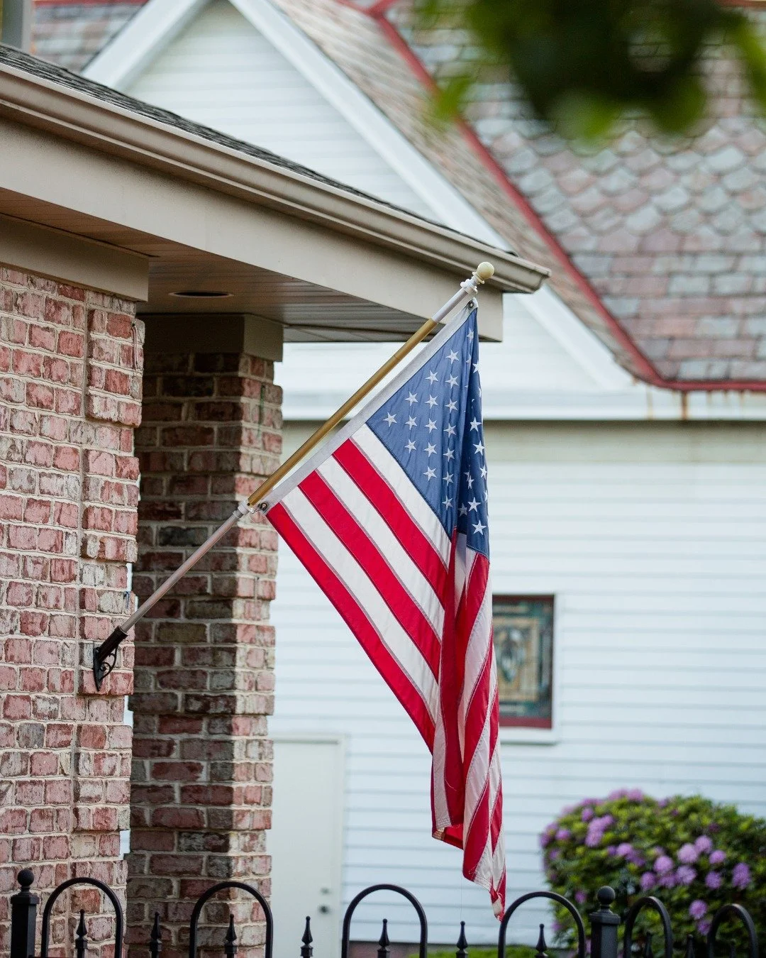 Today, we pause to remember and honor the brave men and women who gave their lives in service to our country.

From our Willie &amp; Willie family to yours, we wish you a meaningful Memorial Day! 

#memorialday #happymemorialday #willieandwillie #lif