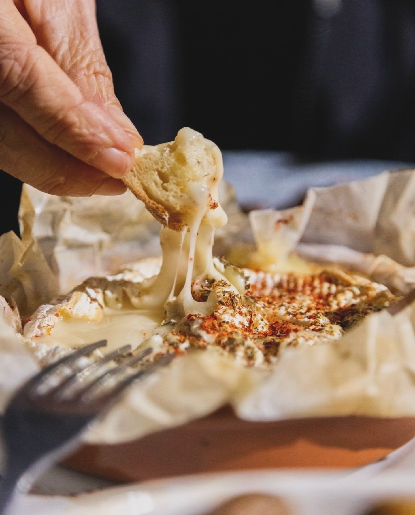 Quand @toulousefinefood passe une t&ecirc;te au QL, c&rsquo;est forc&eacute;ment gourmand fondant 🤤 

Nos tapas sont dispo tous les soirs &agrave; partir de 19h, m&ecirc;me quand il y a les pintxos pour vous ouvrir l&rsquo;app&eacute;tit !

&mdash;
