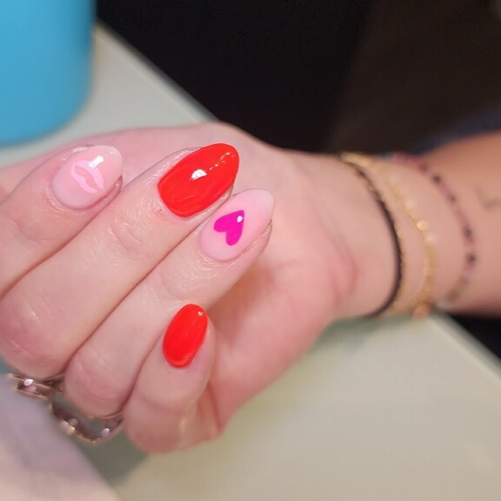 One more Valentine&rsquo;s Day nail post because Valentines nails are just the cutest 💋❣️💌🫶🏼&hearts;️

A little collection by @stellaandshay_elexis at Lakewood that we 🫶🏼