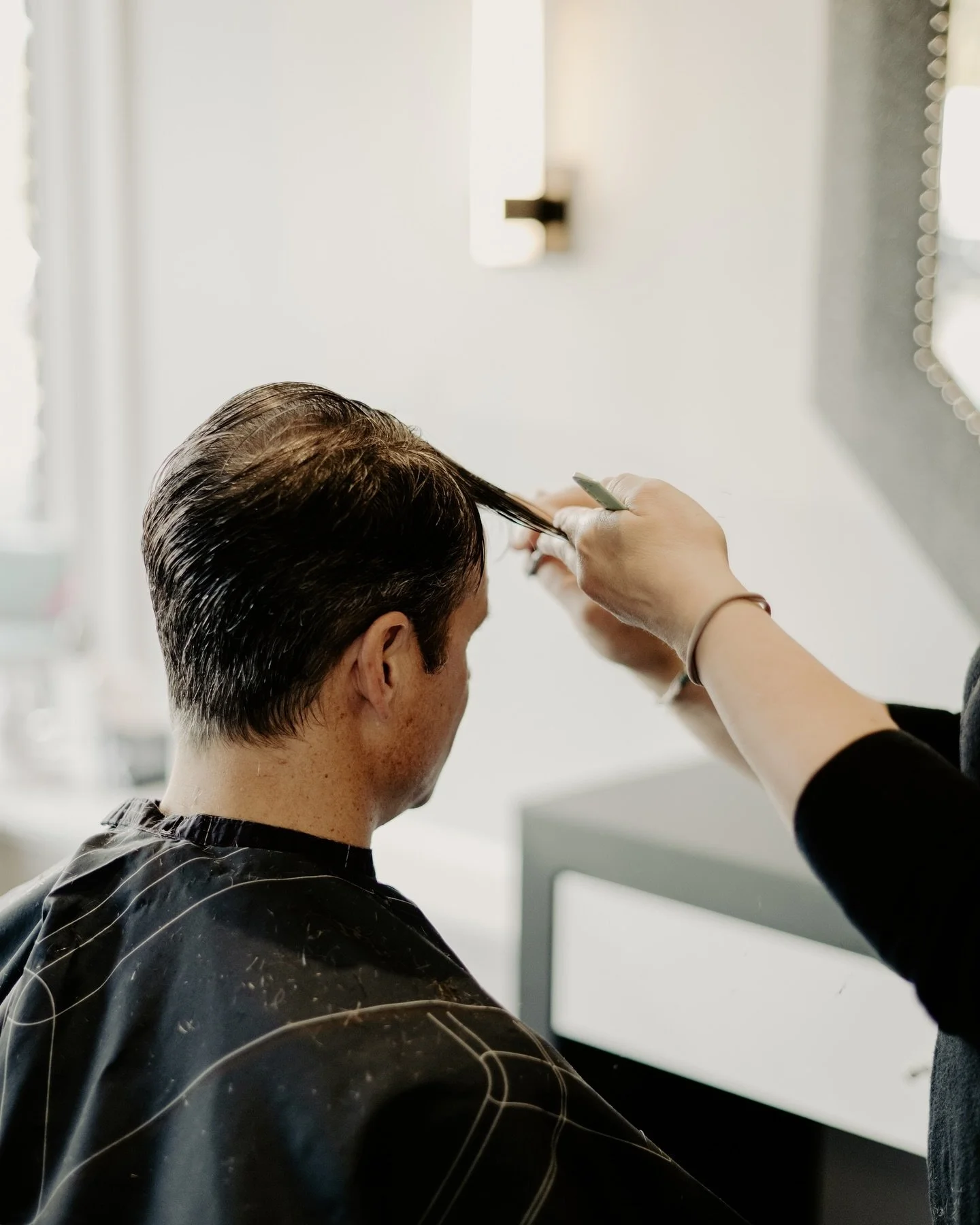 The real question is……..
Are your holiday hair appoints booked?!?
πΈ: @simplicity_photo_