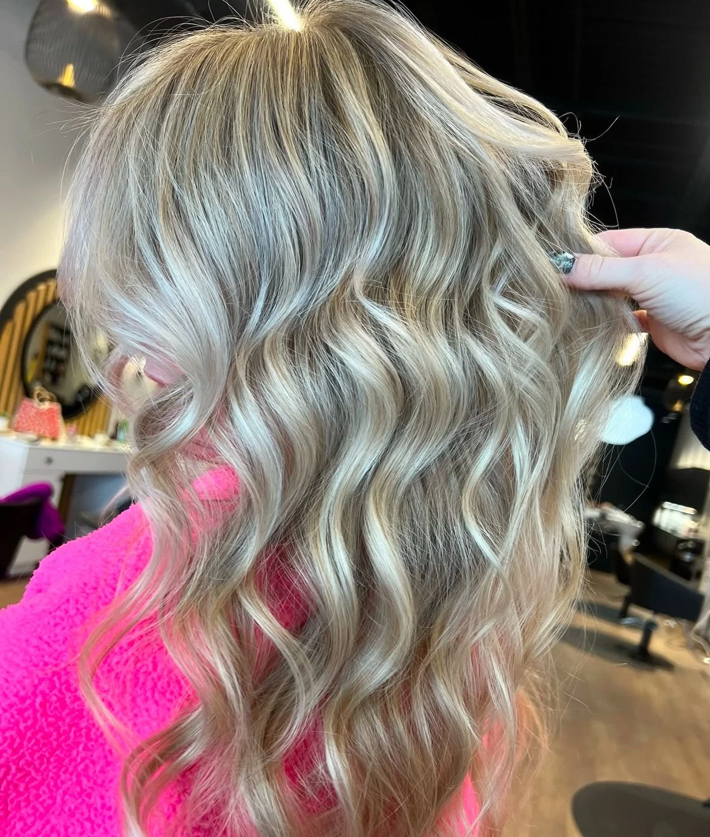 Spring is around the corner, and some is blonder hair 😜 

Hair by @stellaandshay_caitie