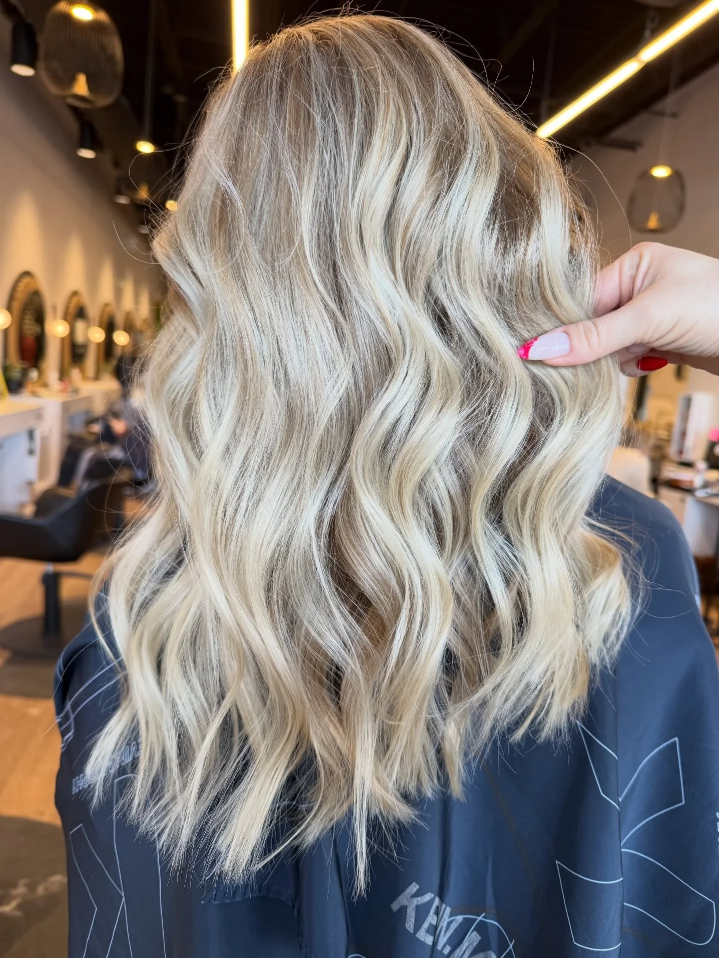 Ready to be lighter for spring?! We got you 😉 

Hair by @stellaandshay_caitie ❤️