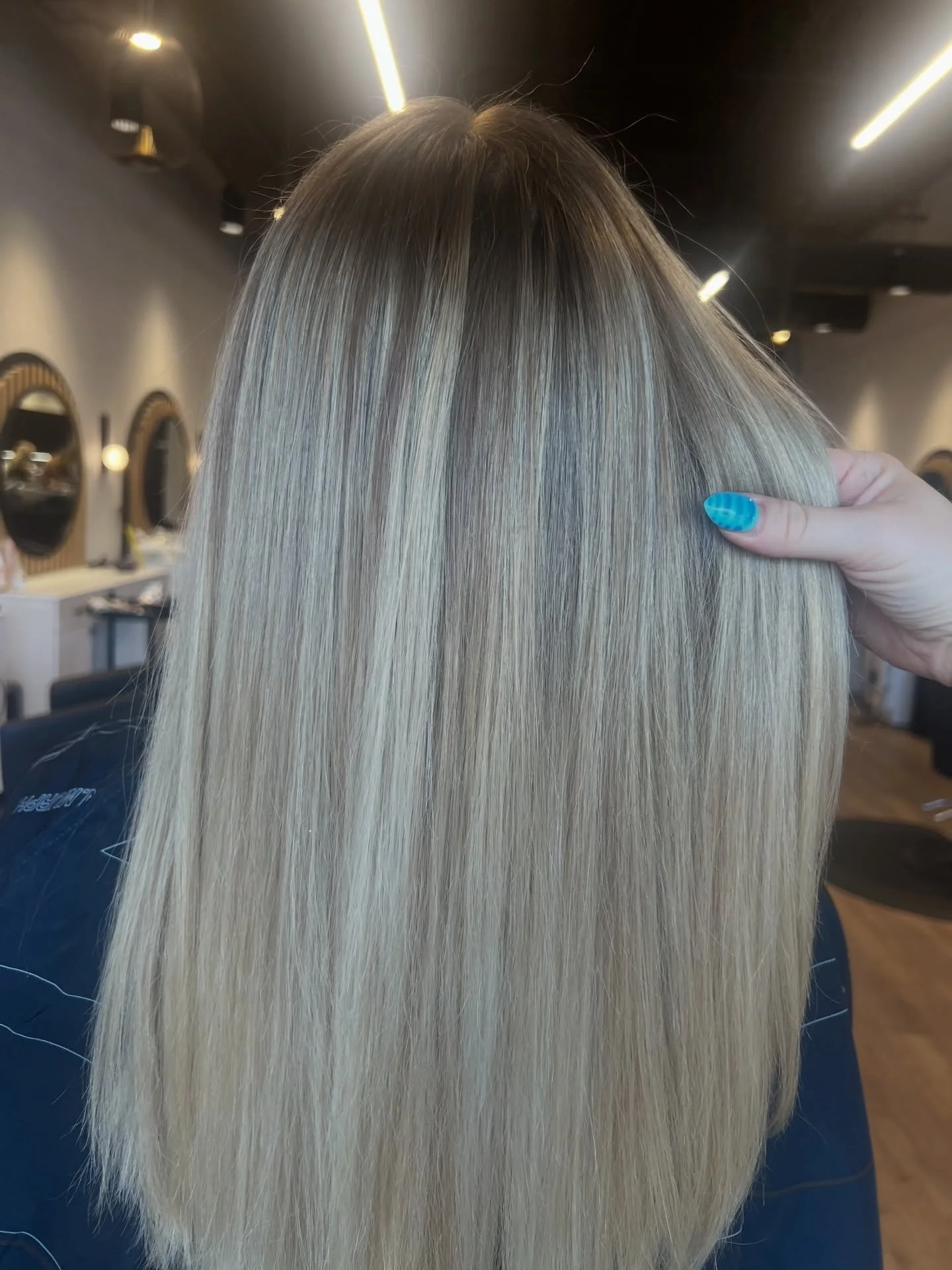 Blonde and Sleek ⚡️ Online booking available to you 24/7 on our website! 

Hair by: @stellaandshay_caitie