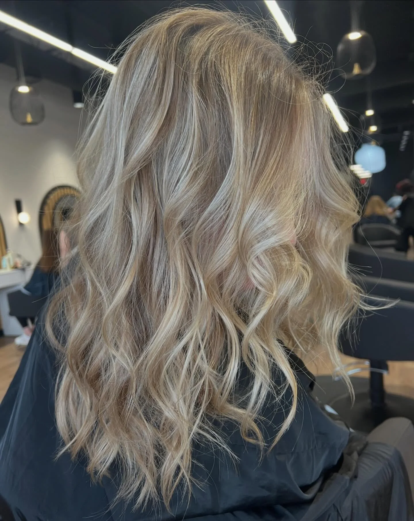 Blonde szn is upon us 🌞
#blondeszn #behindthechair #explorepage #blondie