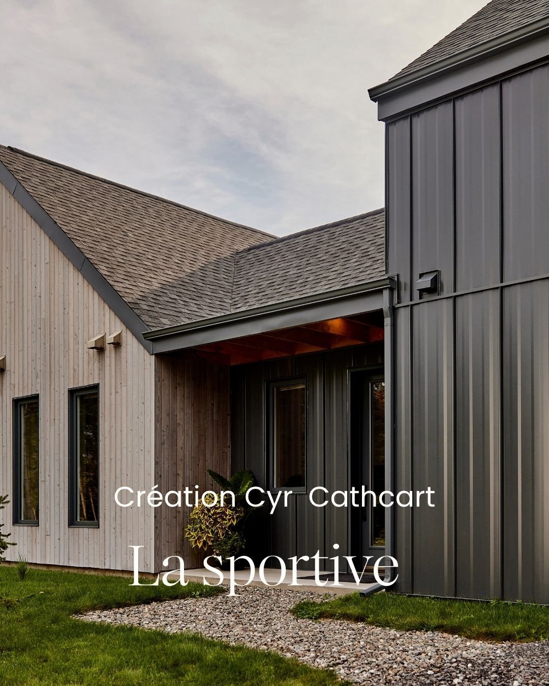 Nich&eacute;e &agrave; Lac-Brome, cette r&eacute;sidence incarne un mode de vie actif, ancr&eacute; dans le plaisir de recevoir.
La cuisine, au c&oelig;ur du projet, devient un lieu de convergence &mdash; o&ugrave; les gestes du quotidien se transfor