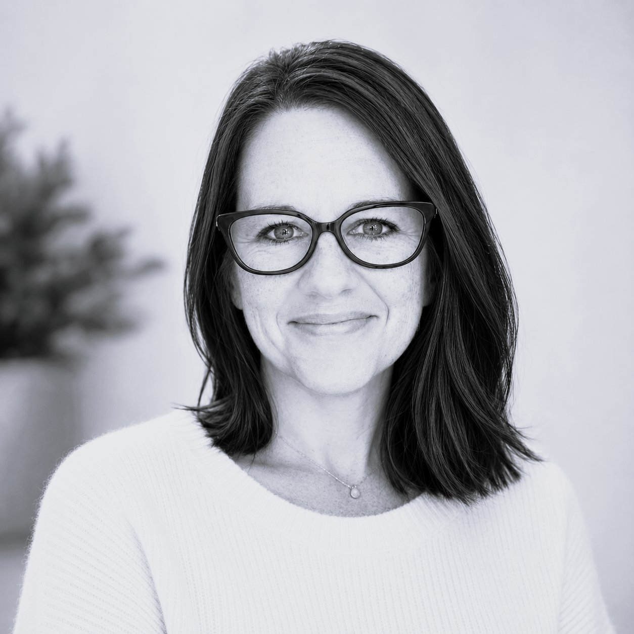 Complex trauma, anxiety, parenting, depth work, female support for women in their 40s, relationships, daily life skills, deeper meaning, understanding family dynamics and roles, intergenerational trauma, marriage stress, adult relationships, anxiety