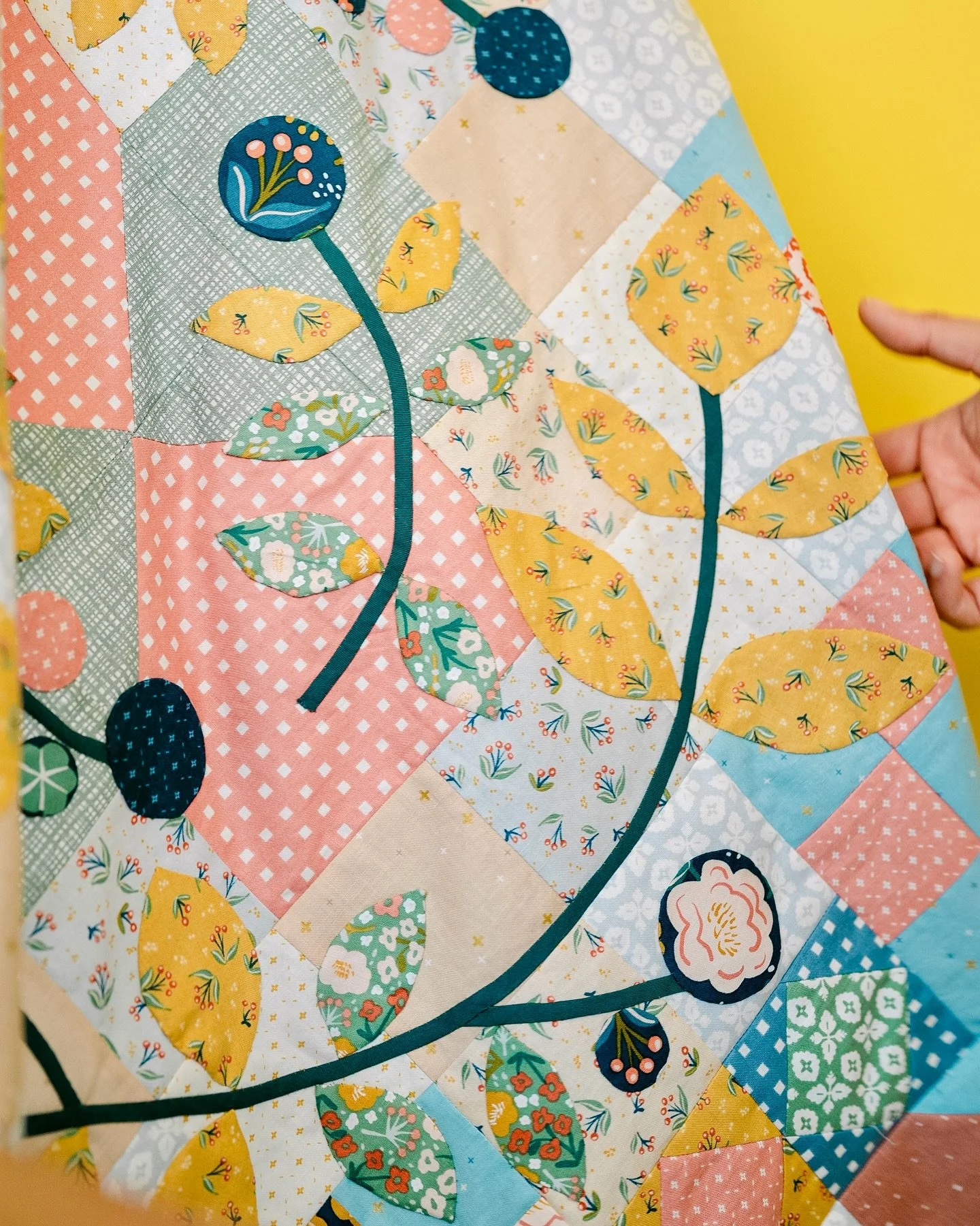 🌼I’ve really enjoyed working on this project over the past few weeks. It’s been nice to slow down a bit with the appliqué 🪡 even if I haven’t exactly followed the pattern very accurately! My usual approach is to make it up