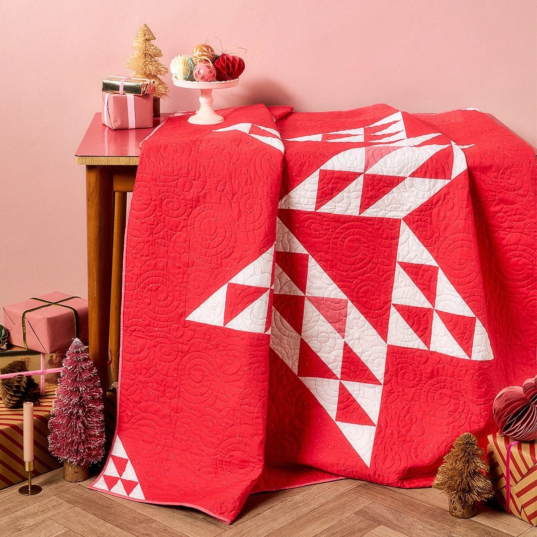 Festive fun! 🎄This quilt was featured in @lovequiltingmag and has just come back home - perfect timing with all the Christmas quilts on the longarm lately, swipe to see. I’m definitely starting to feel the festive spirit! ✨
All quilted with G
