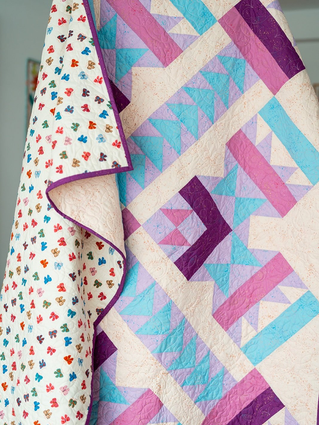 Spring on a quilt 🦋💖

This leafy butterfly pantograph by @sewshabbyquilting has been one of my most-used longarm designs this past year, and it felt like the perfect match for Flight Path with all those flying geese blocks.

You can find this patte