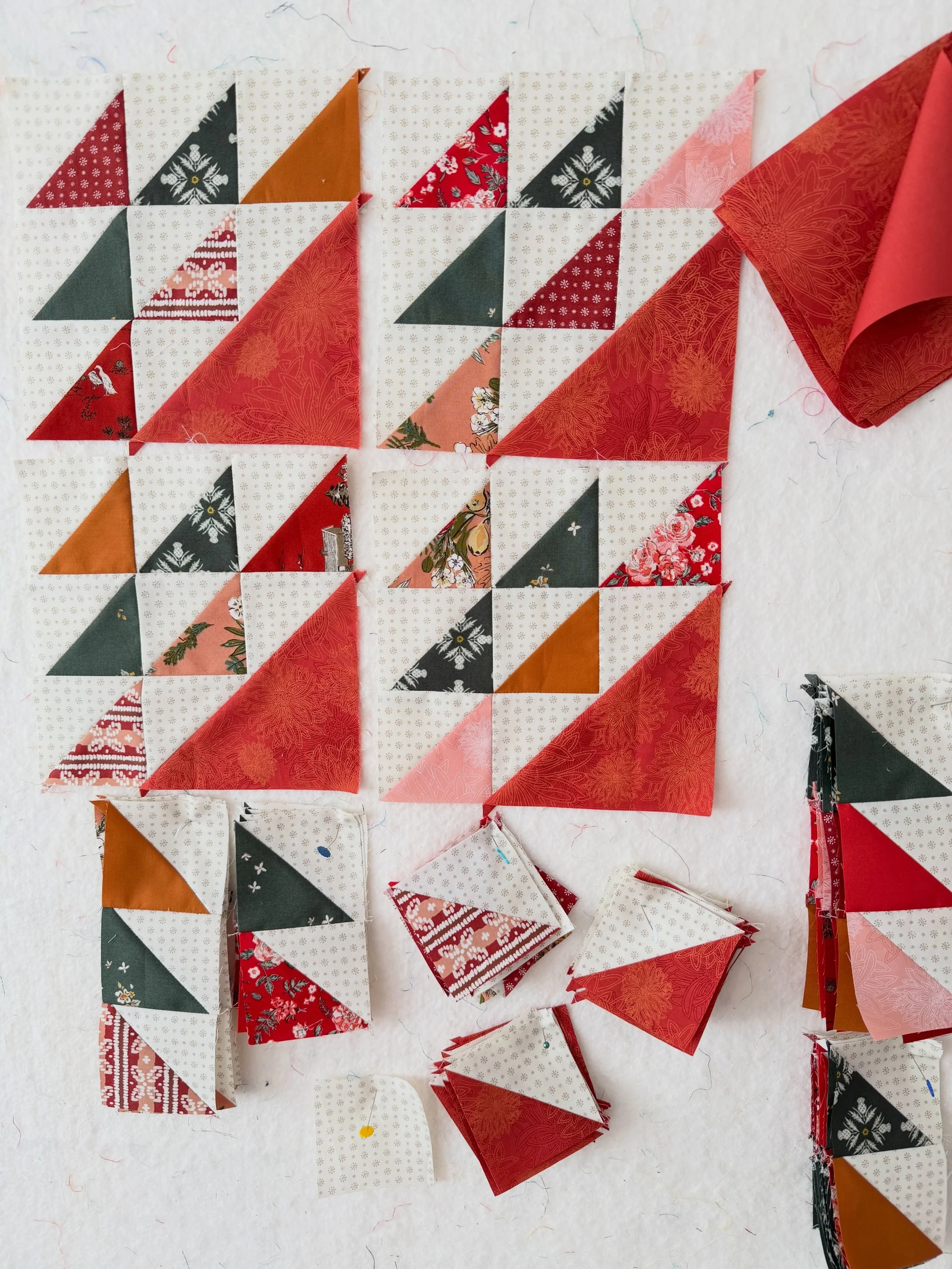 Just a sneak peek of my design wall from a couple of weeks ago! I&rsquo;ve really loved sewing with the Spruce collection by @sharonhollanddesigns for @artgalleryfabrics - I know it&rsquo;s meant to be Christmassy, but it feels more versatile than th