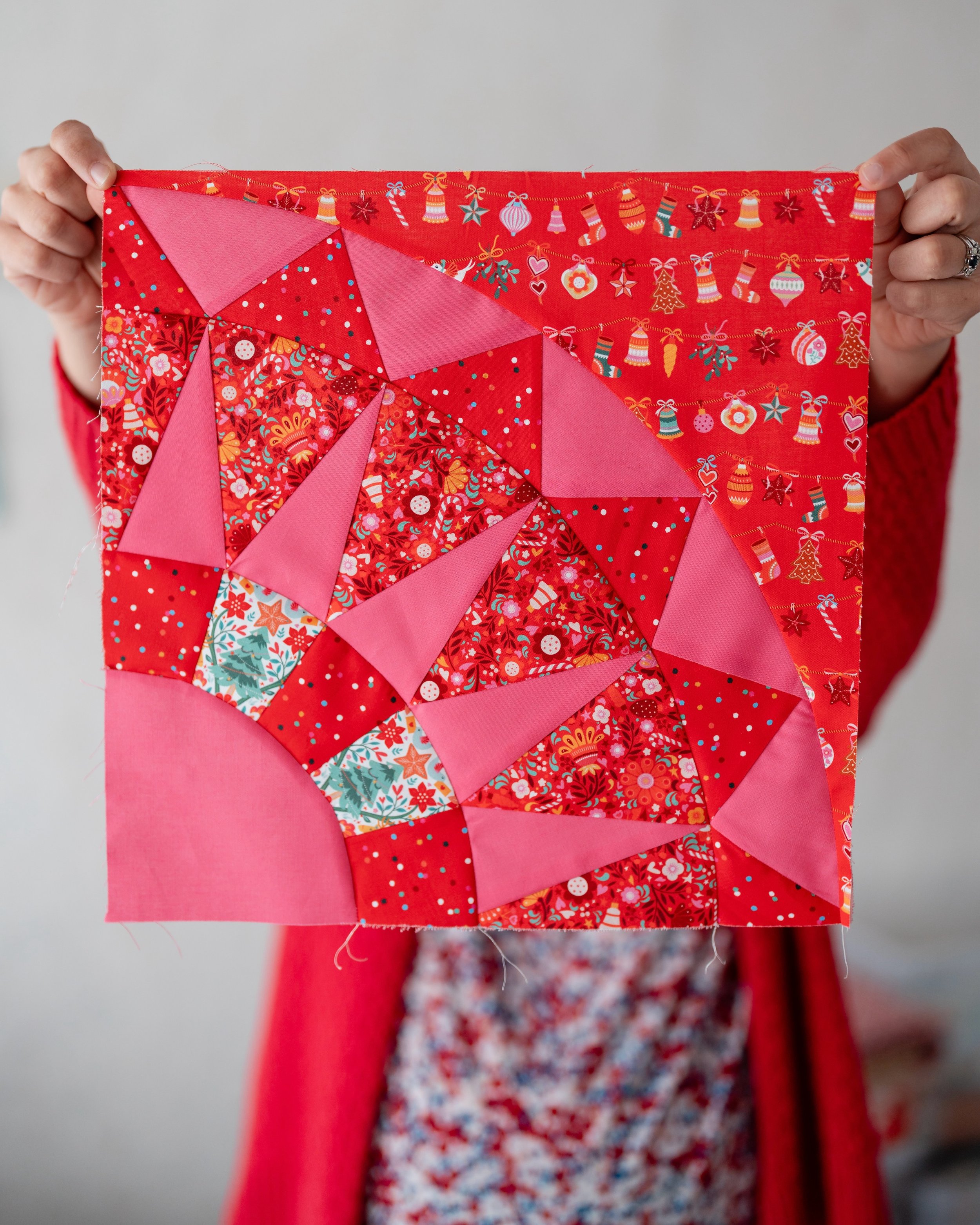 I&rsquo;ve started festive stitching 🫢 and it&rsquo;s probably the only way things will get done in time for Christmas 2026 🎄 

I loved sewing with this collection by @geetanjali.b for @threadandink.design - hits the spot with all the cute illustra