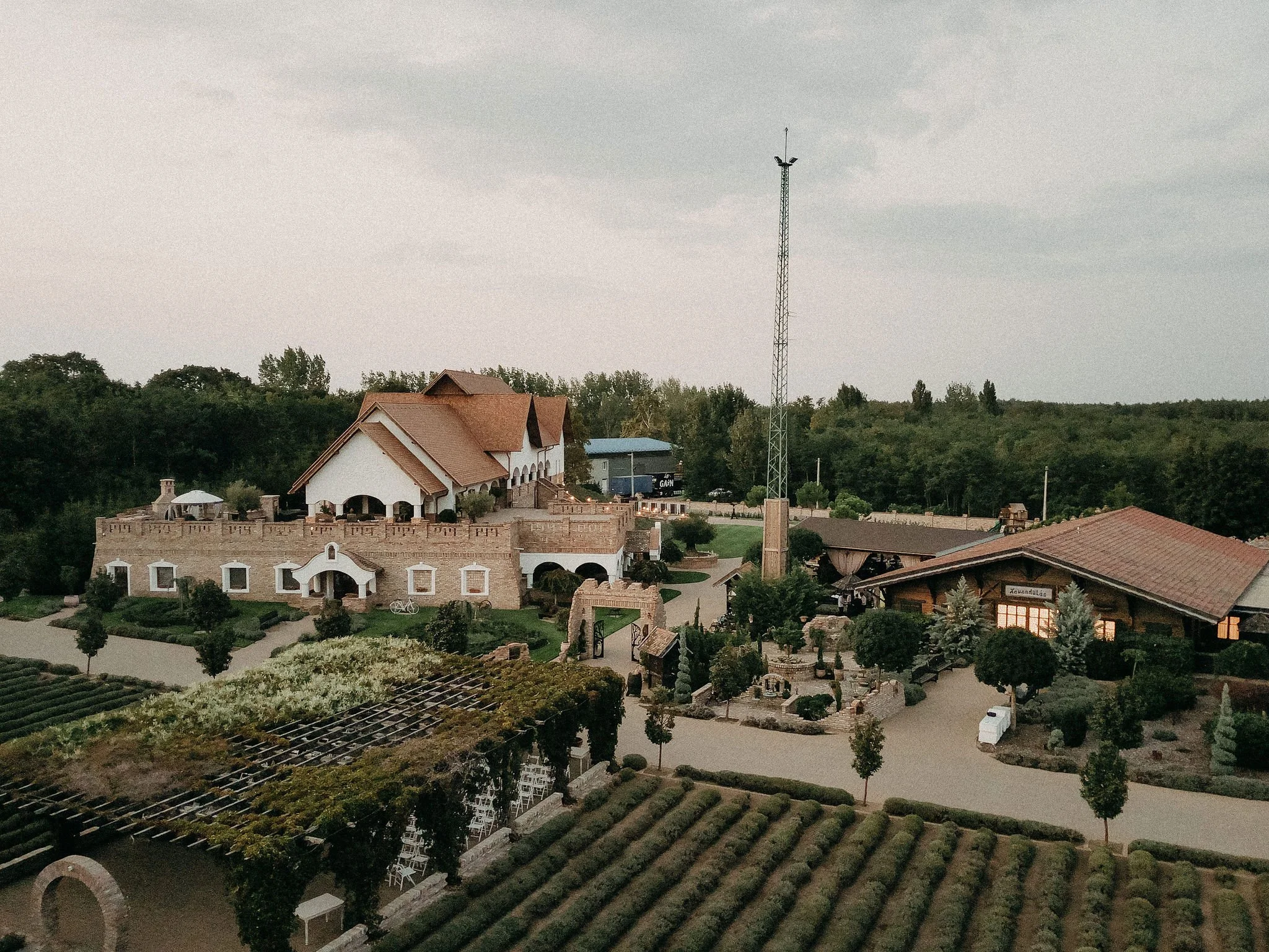 Dorka-Szösz-wedding-352.jpg