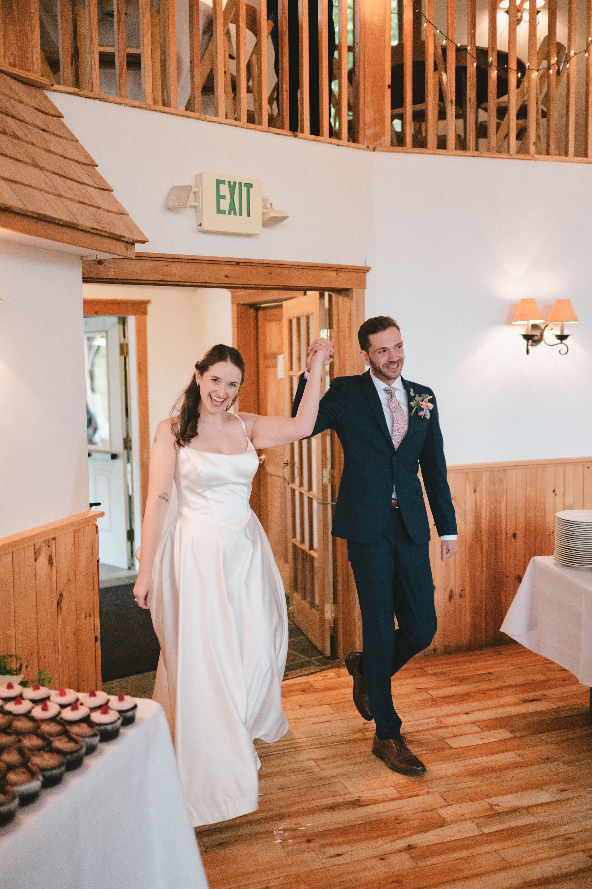 sleepy hollow inn richmond huntington vt vermont wedding venue photographer queer wedding vendor queer lgbtqia lgbtq wedding photographer non traditional elopement vermont stowe vermont killington vermont bennington rutland brattleboro burlington