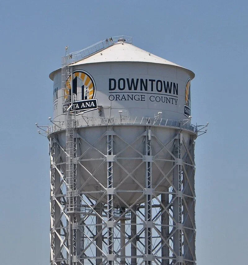 Watertower_@_Santa_Ana_California_-_panoramio.jpg