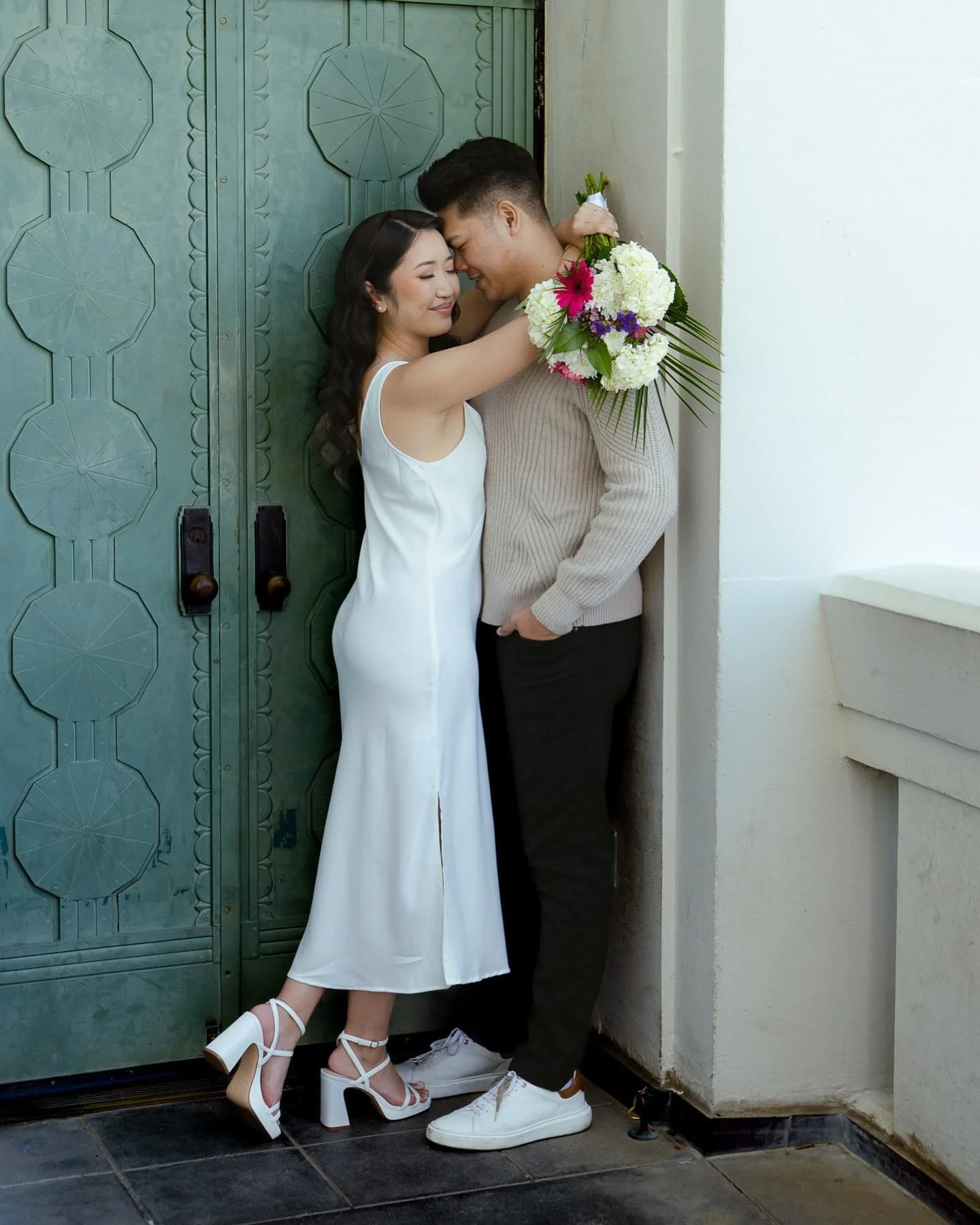 a couple shoot at the iconic Griffith Observatory 📸✨

I loved how they brought Jollibee and B&aacute;nh m&igrave; to symbolize their cultural backgrounds! it&rsquo;s always fun when my couples get creative and share their vision as well. I gladly at