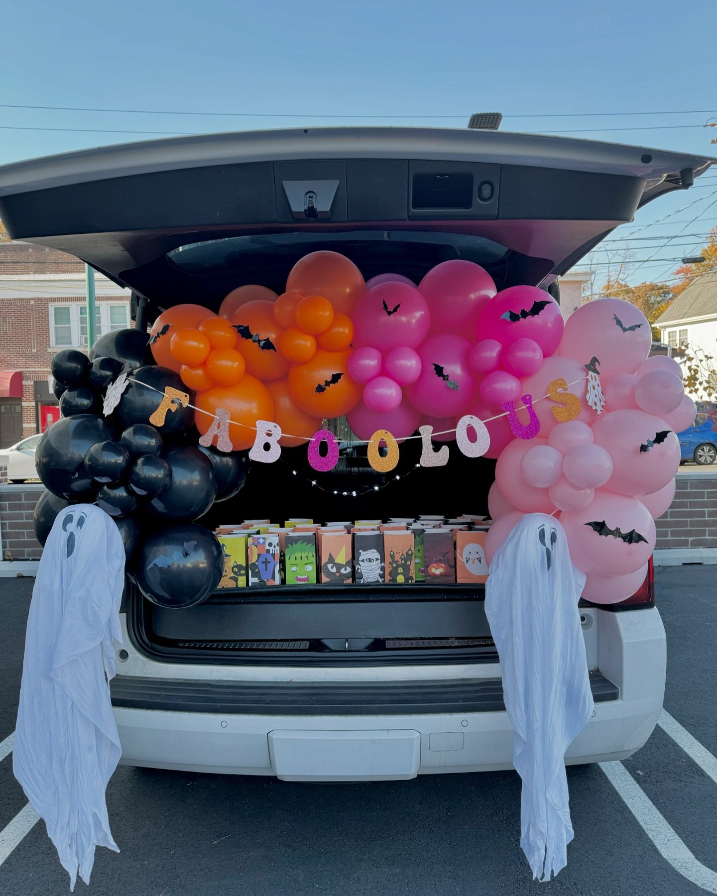 We&rsquo;ve been loving spooky season and had tons of fun creating this adorable trunk or treat display for our daughter&rsquo;s school event! 🎃👻☠️

Now that we&rsquo;ve gotten your attention with our &ldquo;Faboolous&rdquo; display, we wanted to s