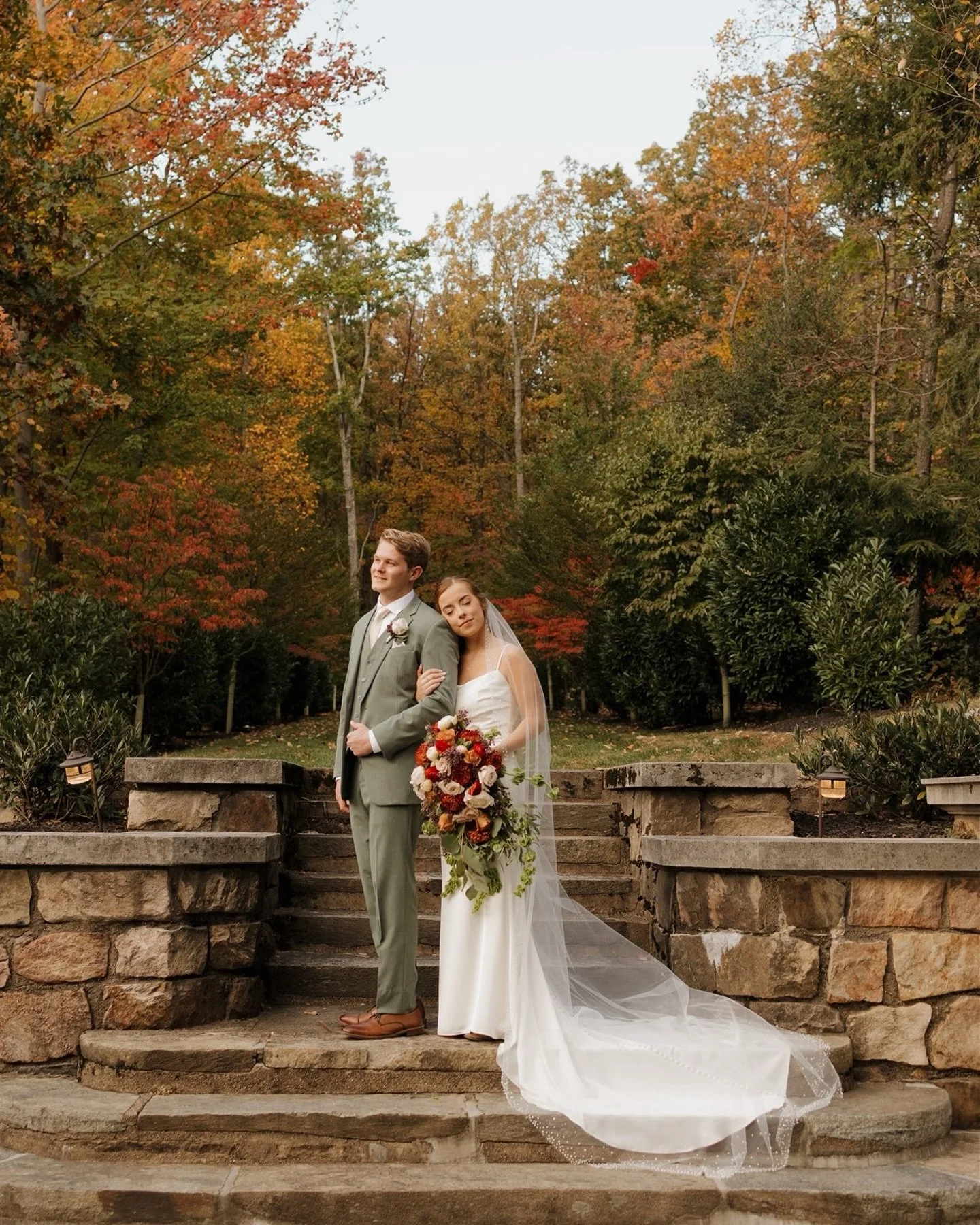 The fall colors really said &ldquo;we understood the assignment&rdquo; 🤌🏼 M + L had the dreamiest fall day and still managed to outshine the leaves on the dance floor 🍁✨
