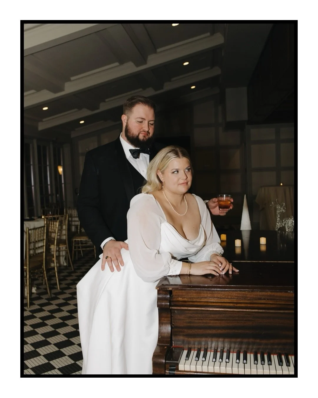 An iconic winter wedding, captured with intention.
Soft textures, sculptural florals, tailored details, and a quiet elegance that unfolded effortlessly throughout the day. Every element was thoughtfully chosen, and every moment deserved to be documen