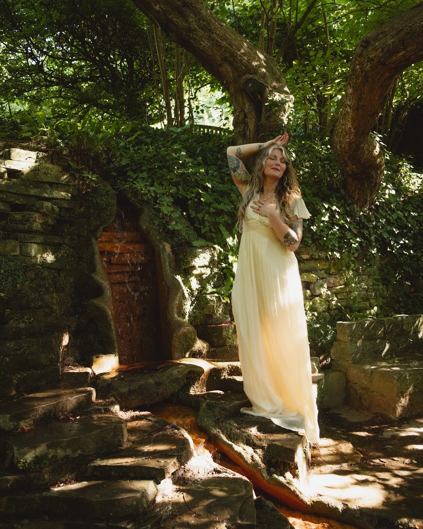 &bull;✶&bull;𝒟𝓇𝑒𝒶𝓂𝒾𝓃𝑔 𝑜𝒻 𝒜𝓋𝒶𝓁𝑜𝓃&bull;✶&bull;

Last month I finally visited Glastonbury for the first time &amp; I was blown away by the magic of the place and think about it daily. 
Today I return for a day trip with friends and I can