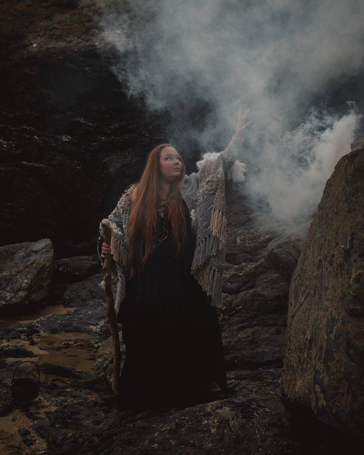 ✹ 𝐒𝐚𝐦𝐡𝐚𝐢𝐧 𝐏𝐨𝐫𝐭𝐚𝐥 ✹

At this liminal time of year between seasons we step through the Samhain portal, when the veil between worlds is at its thinnest and we also welcome in the Celtic new year and the darker half of the year. A time for d