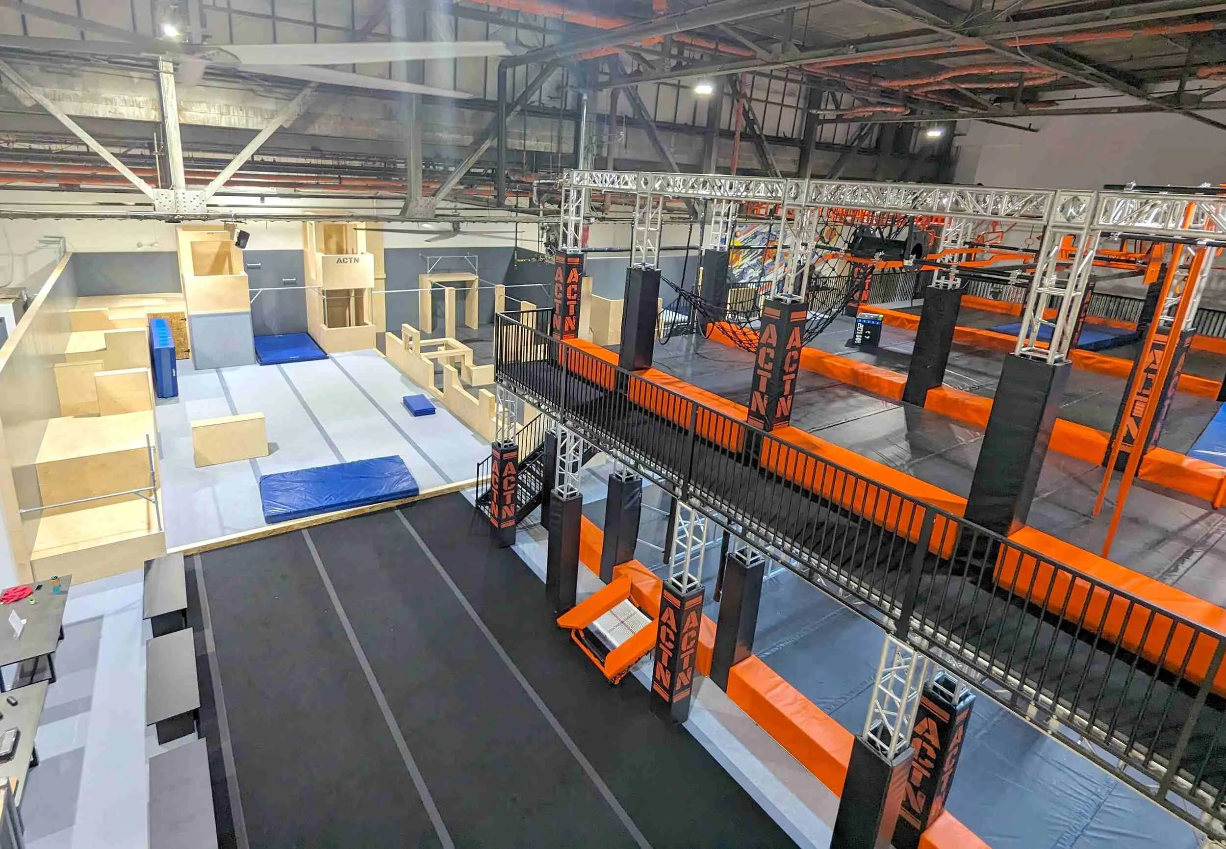 ACTN3-parcours-ninja-warrior-2-etages-parkour-spring-flip-floor-fosse-montreal.jpg