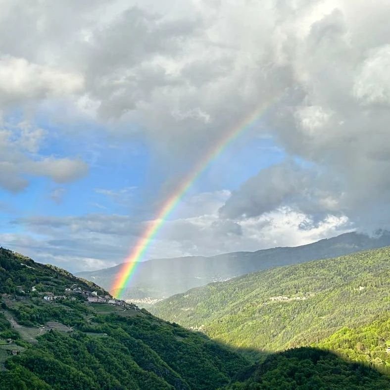 La aldea del arcoiris 🌈

#desdemiventana #sinfiltros #mayo #arcoiris #rainbow #valdicembra #valledicembra #trentino #visitvaldicembra #altavalle #valda #monta&ntilde;a #lovemountains #naturaleza #bosque