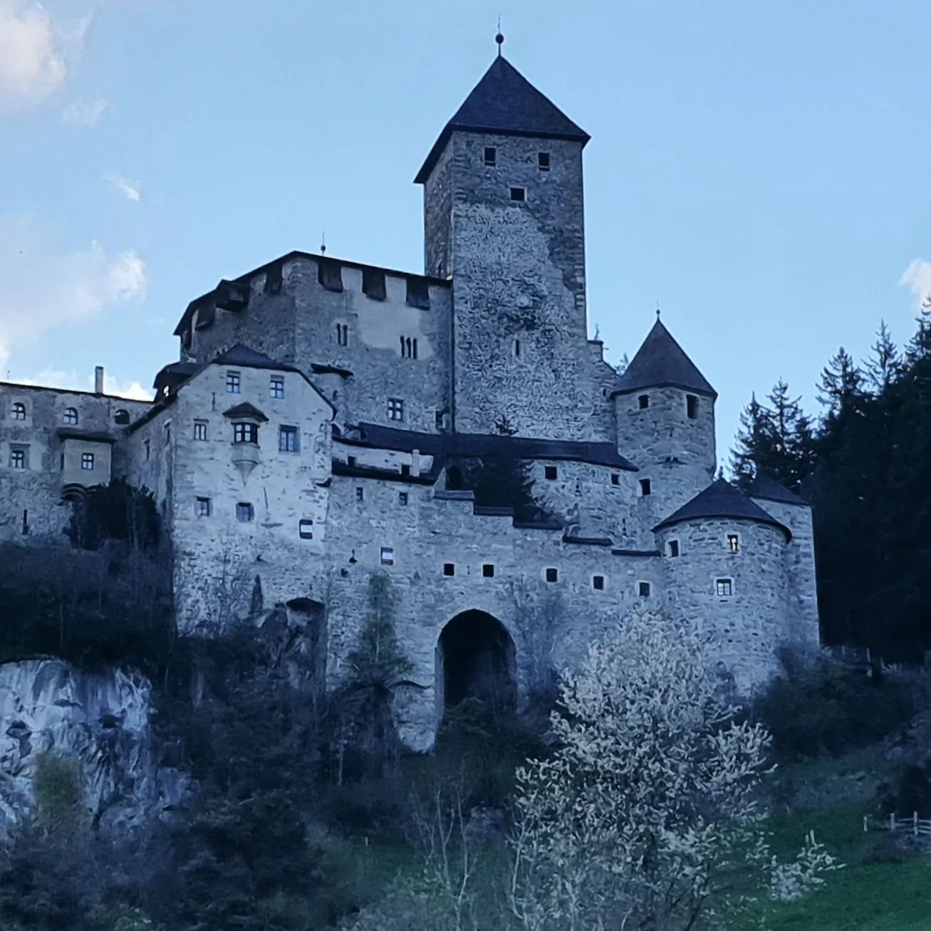 Castel Tures / Burg Taufers

#tiroldelsur #s&uuml;dtirol #southtyrol #altoadigio #altoadige  #castillo #castillosdelmundo #viajaraitalia #italy  #guidatrentino #guiadolomitastrentino
