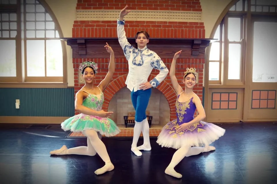 Happy Saturday from AYBT!!

We're in studio, rehearsing for The Nutcracker. Make sure you dance today!

#TheNutcracker #AYBT #AYBTCompany #DanceForNoReason