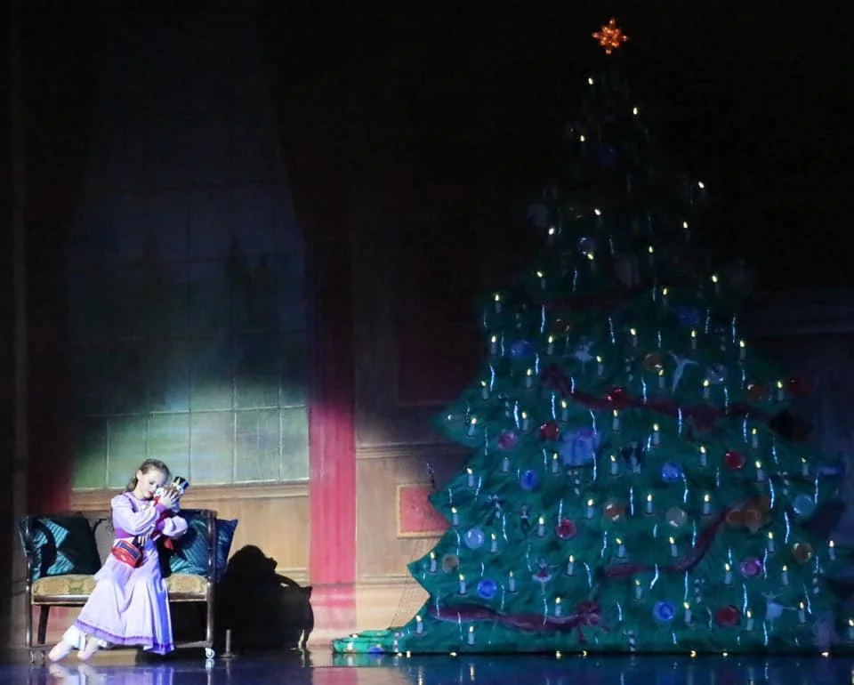 Why not give the gift of dance this holiday season?! #SmallBusinessSaturday 

Our acclaimed dance academy has taught the art of dance to all ages and ability levels for more than five decades. With our winter semester just around the corner, we welco