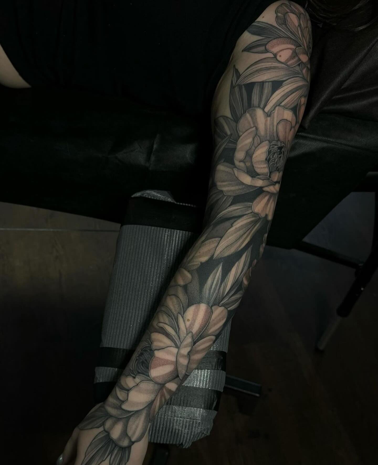 Sleeve by @tattoosbygina 

📍1100 Acoma Street, Denver, CO 80204 
📞720-498-8360

#denver #denvertattoo #denvertattooartist #denvertattoos #denvertattooshop #sleevetattoo #floralsleeve