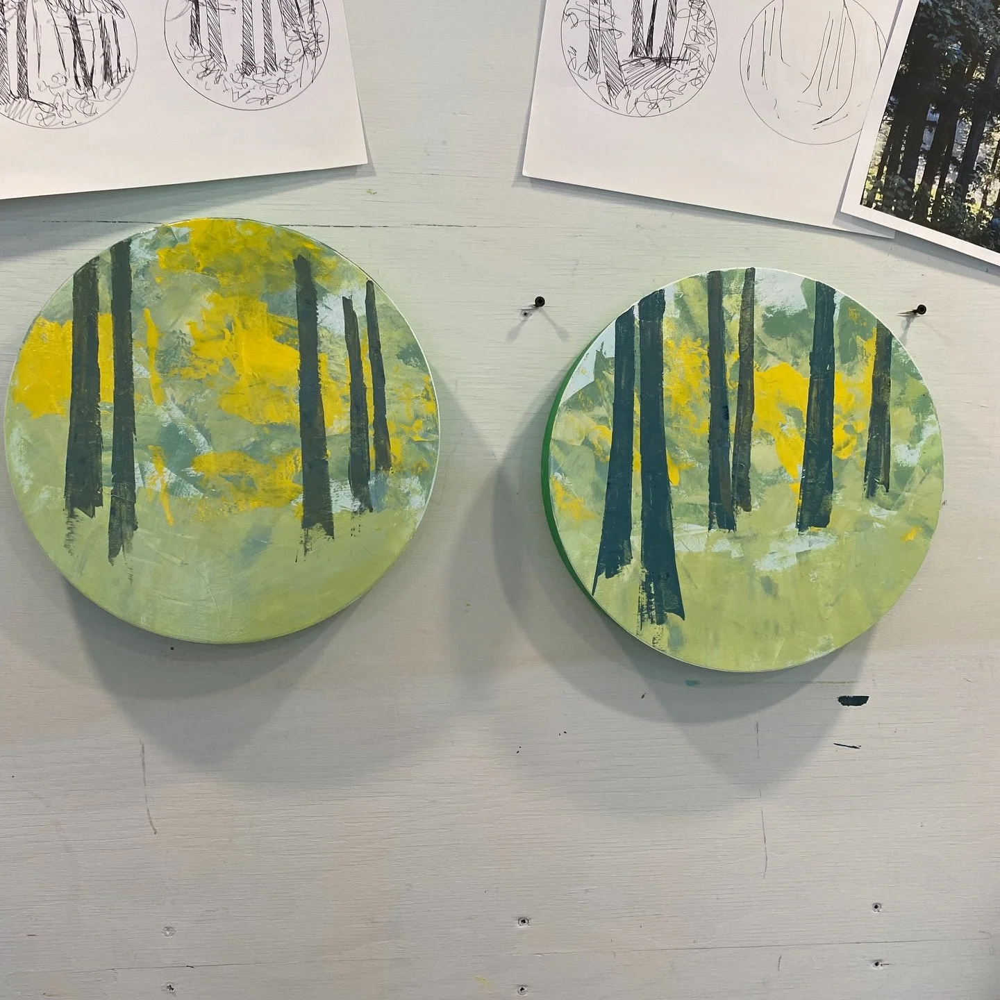 #artworkinprogress 

Busy in the studio with these tondo paintings for @pi.art.squared 

These panels from @dayandnightwoodworking are beautiful to work on. 

Looking forward to seeing all the other paintings!

This year&rsquo;s show will be during P