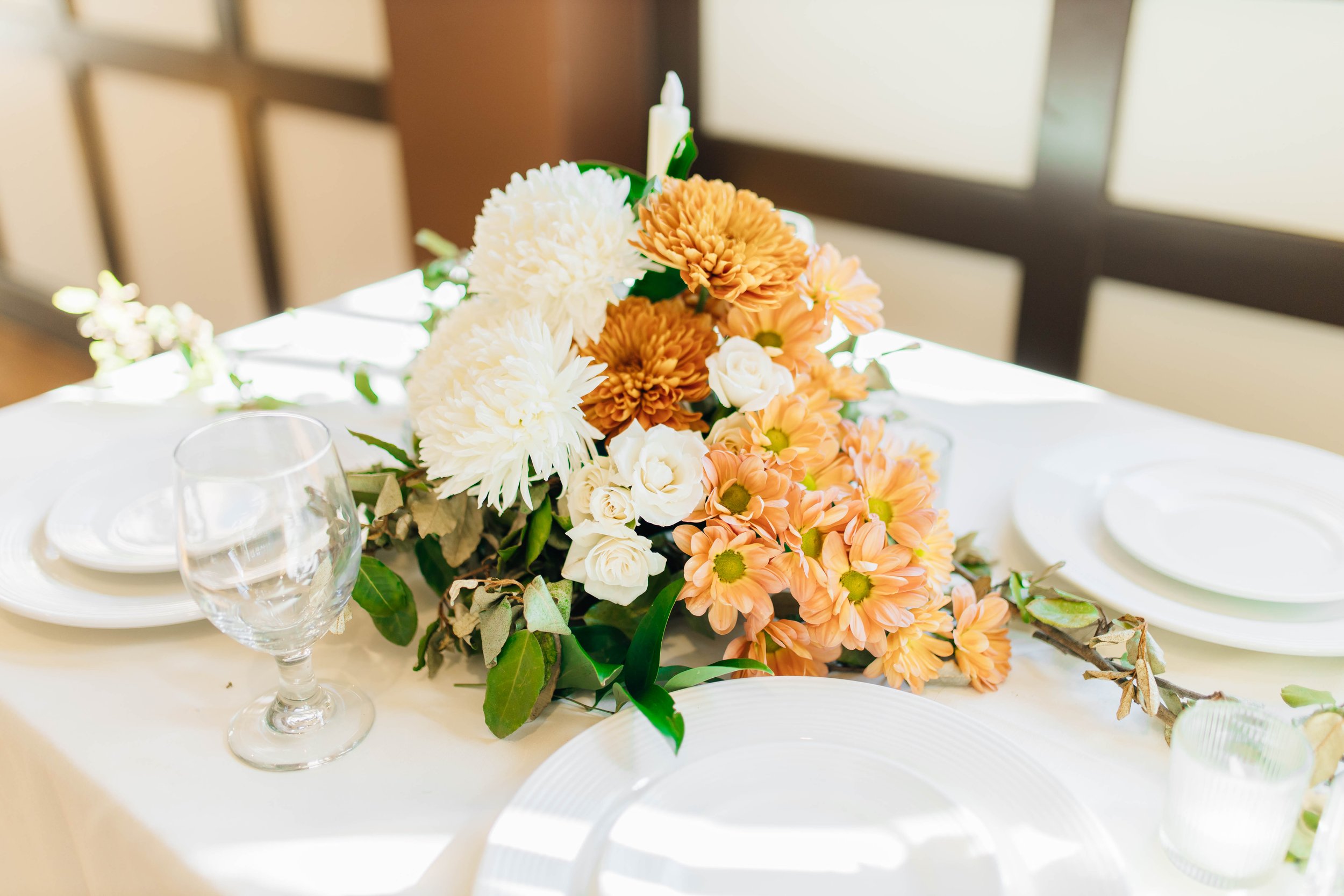 Floral_table_arrangement.jpg