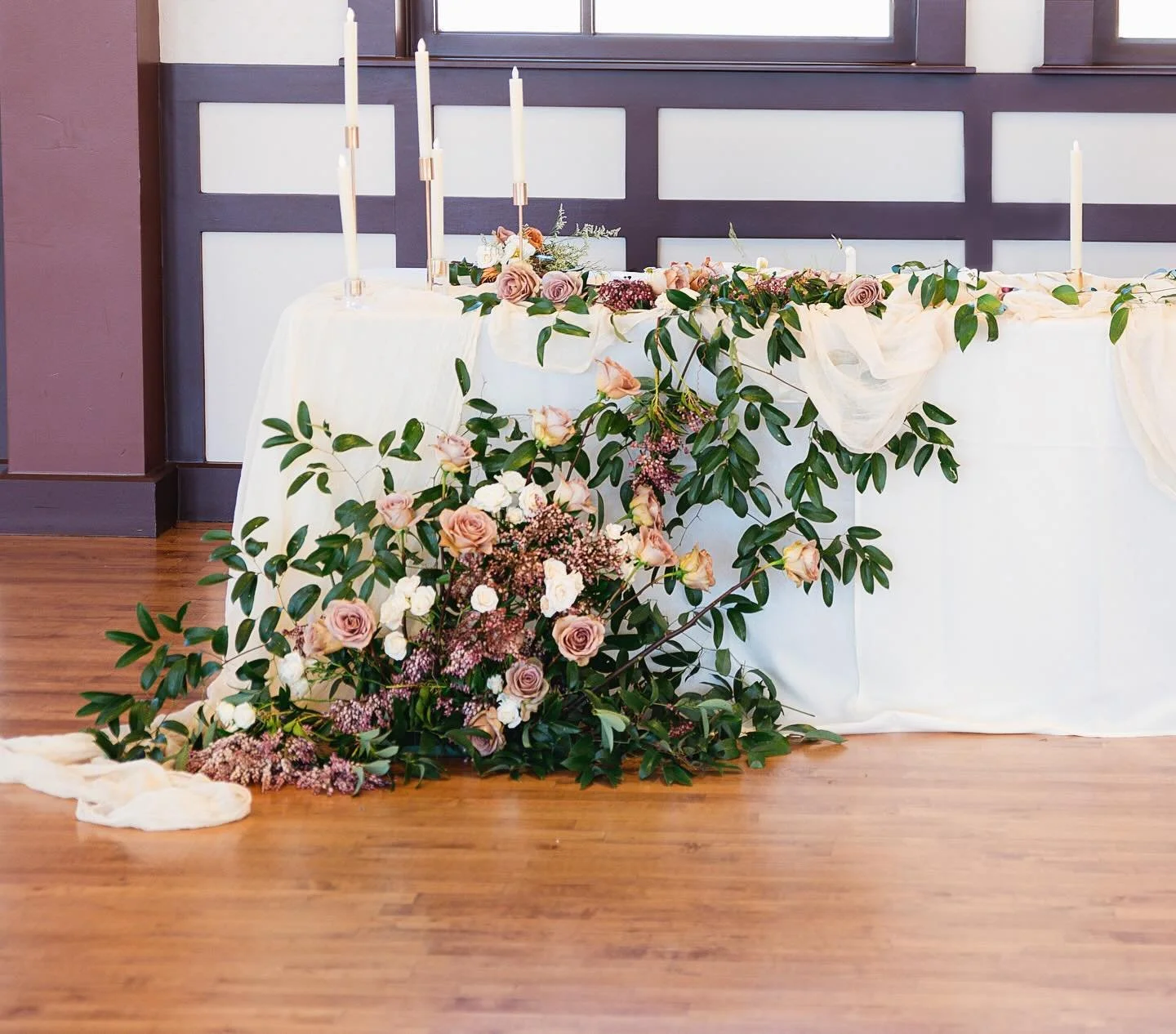 Table design in shades of purple 💜

Greenery: @blendedfamilyfoliage 
Photographer: @aspensuzannephotography 
Location: The Brigham Academy