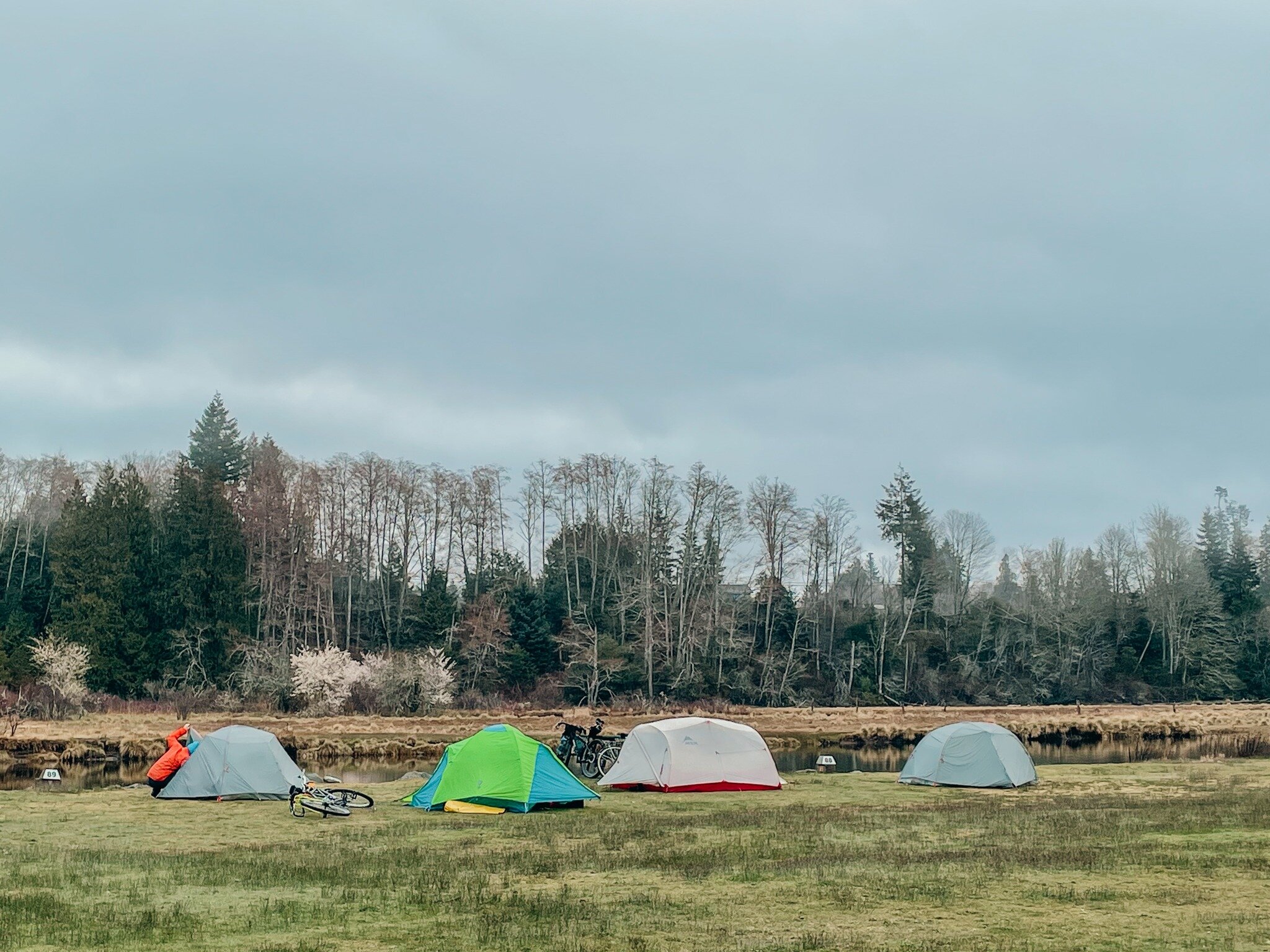 Camping is a great way to escape the crazy rush of city life. Get some friends together, pack your bags and go out camping this long weekend! There are plenty of amazing campsites all around BC.
.
#bikepacking #britishcolumbia #travel #nature #advent