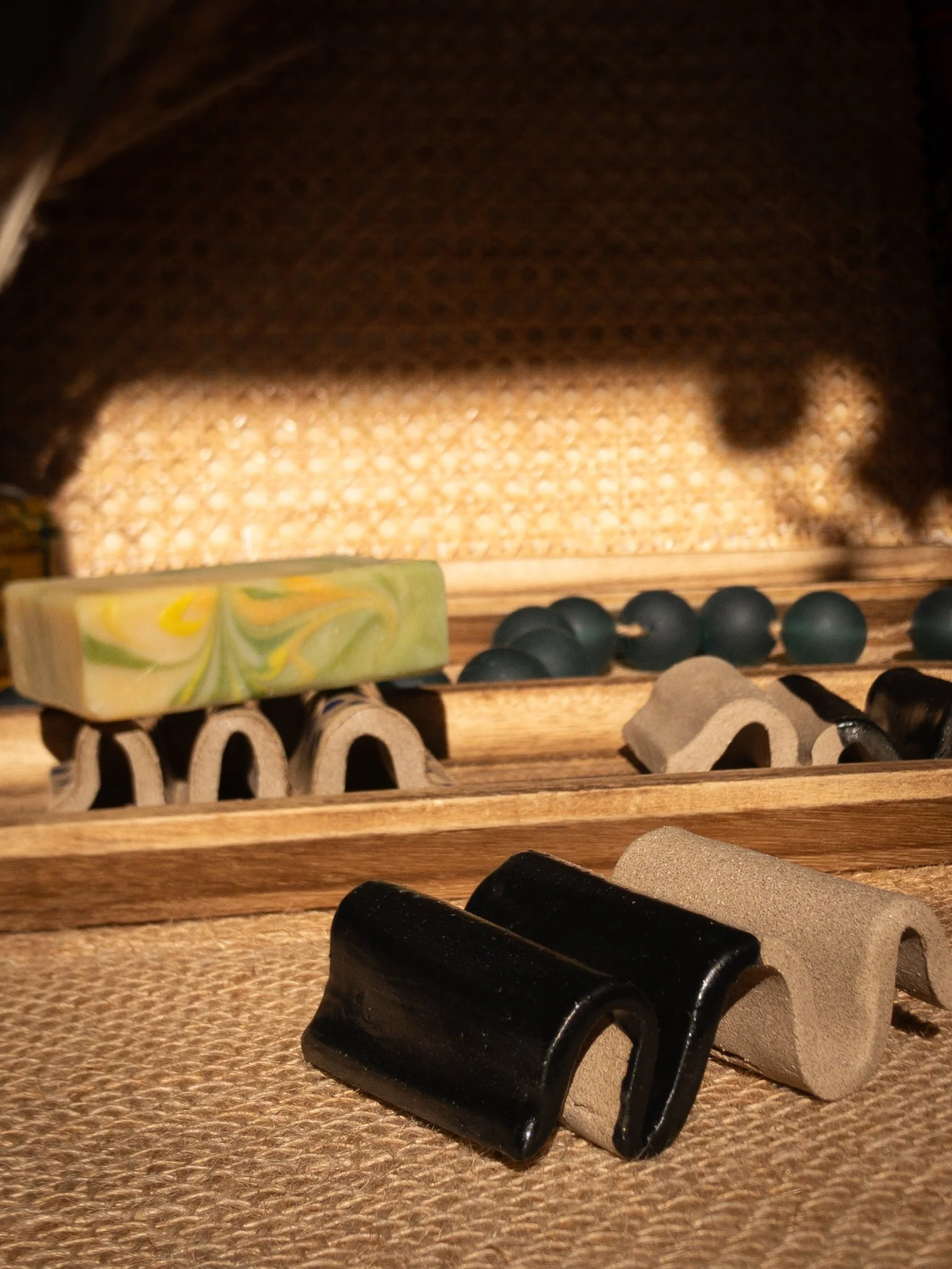 Black and Tan Wavy Soap Dish